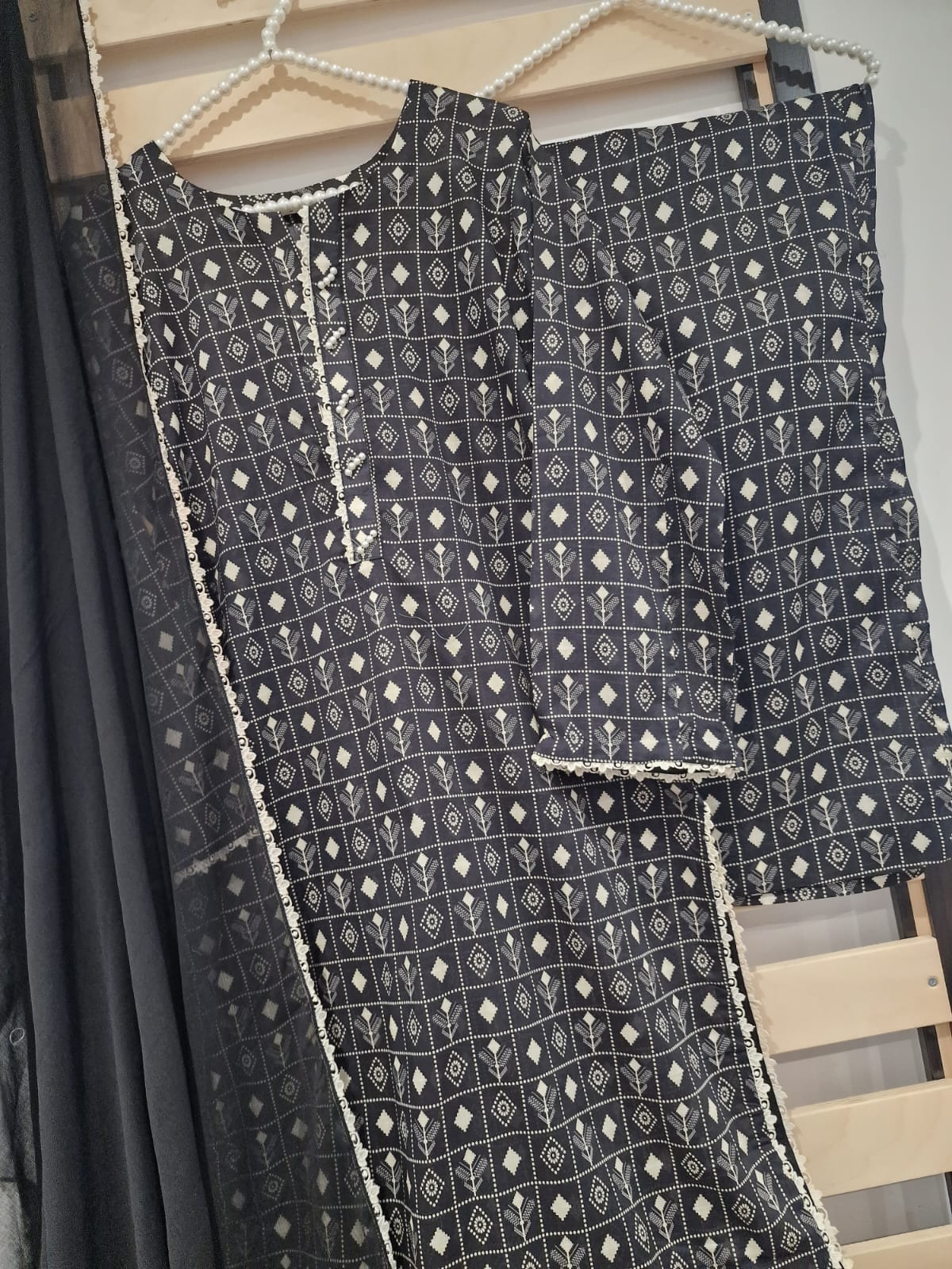 Uznau Summer Lawn Three Piece Suit UZ-LWN-BLK07 no k