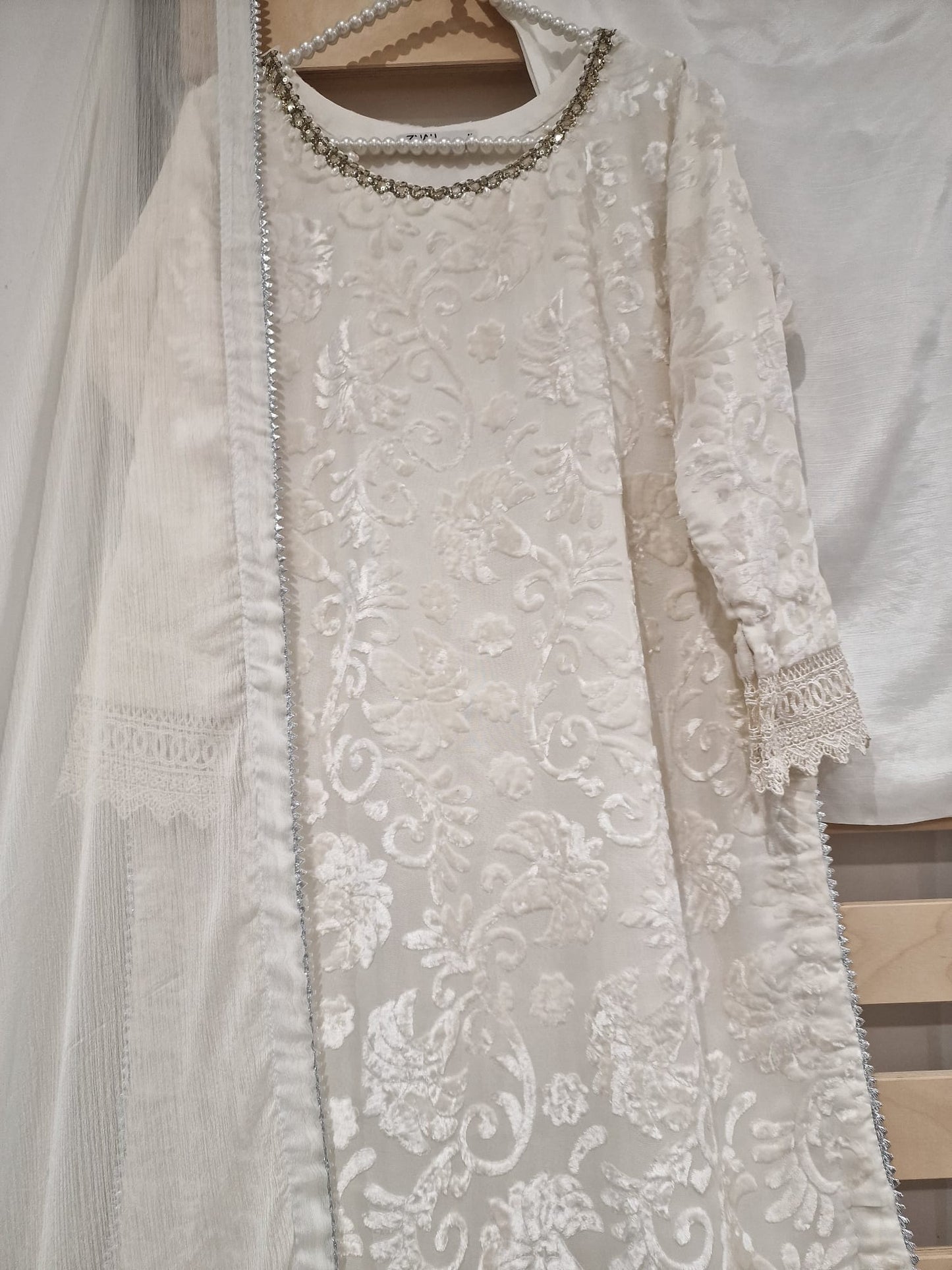 Uznau Palachi Velvet With Raw Silk Trouser And Chiffon Dupatta UZ-VL-WHT01