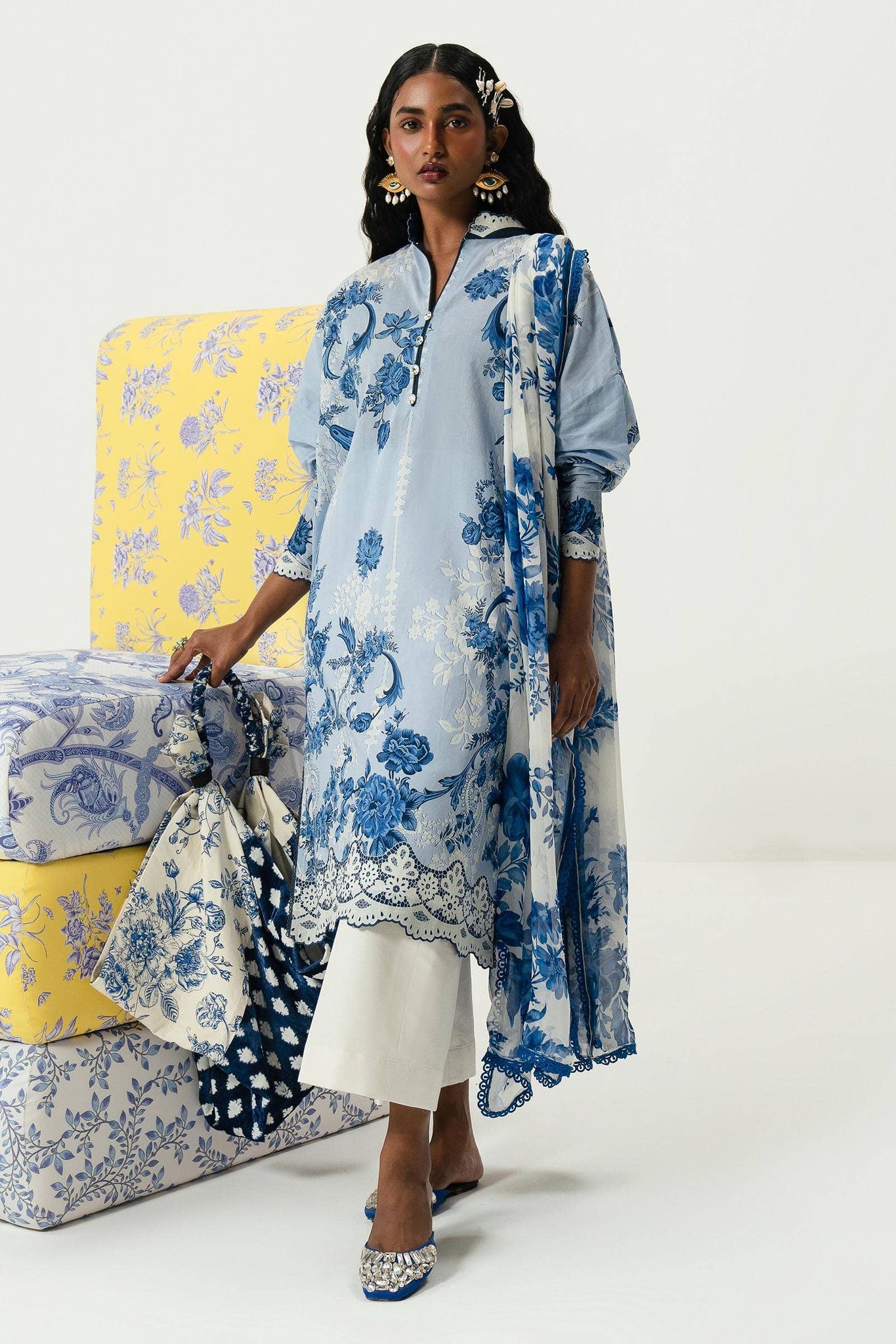 Sana Safinaz Lawn Three Piece Suit SF-LWN-BLU02
