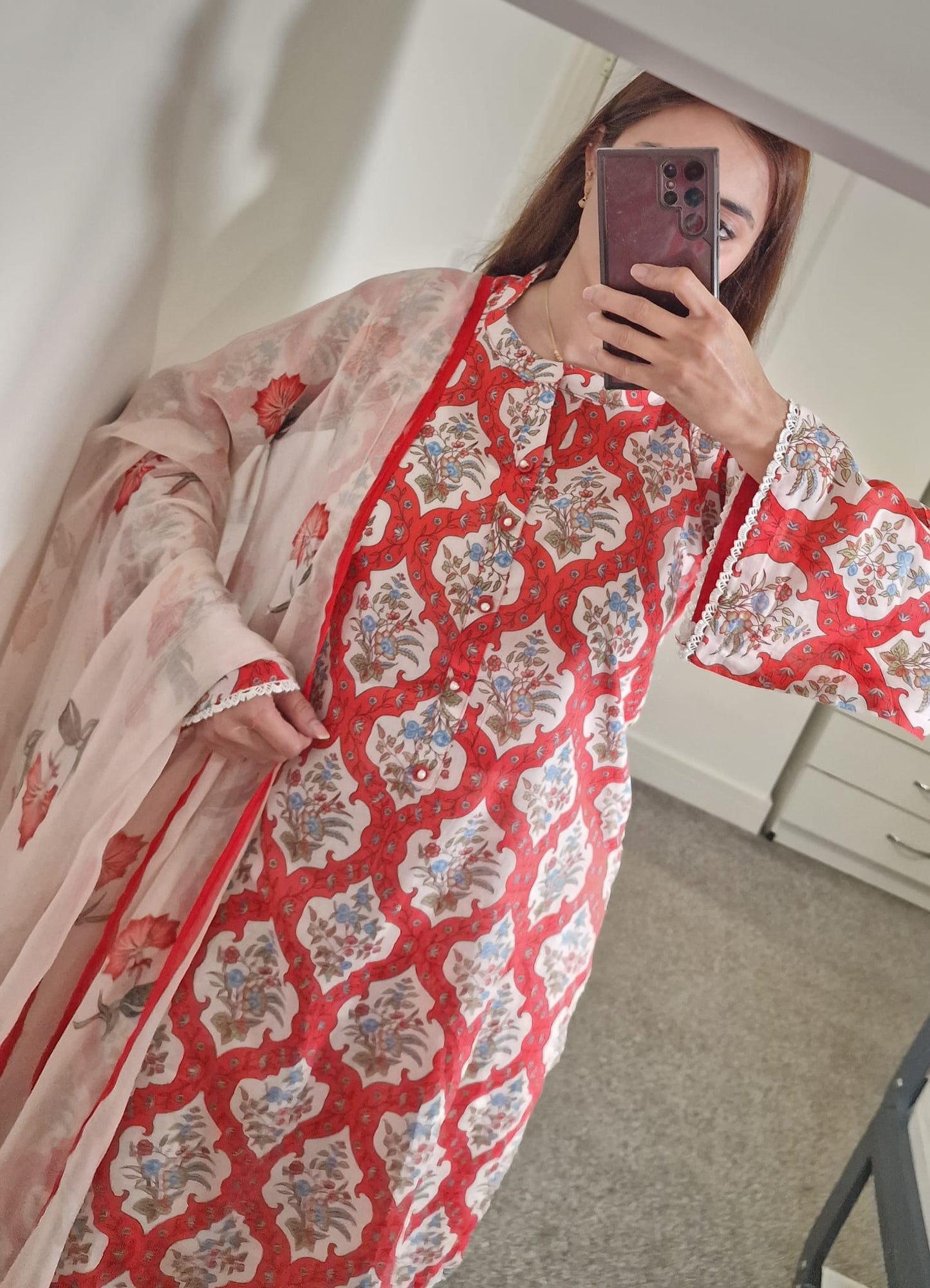 Uznau Lawn Three Piece Suit With Farshi Shalwar And Chifoon Dupatta UZ-LWN-RD03