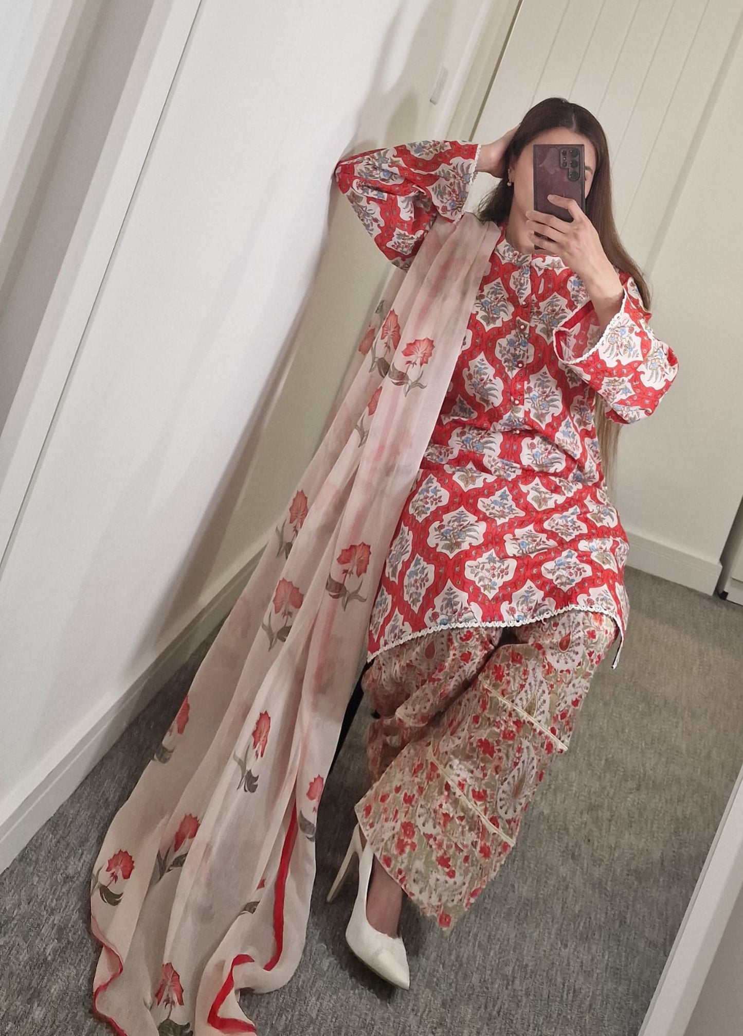 Uznau Lawn Three Piece Suit With Farshi Shalwar And Chifoon Dupatta UZ-LWN-RD03