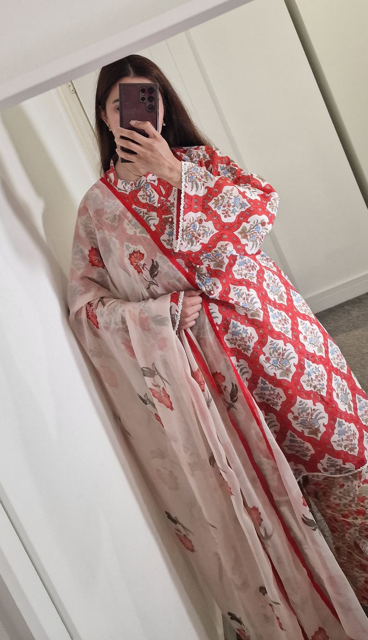 Uznau Lawn Three Piece Suit With Farshi Shalwar And Chifoon Dupatta UZ-LWN-RD03