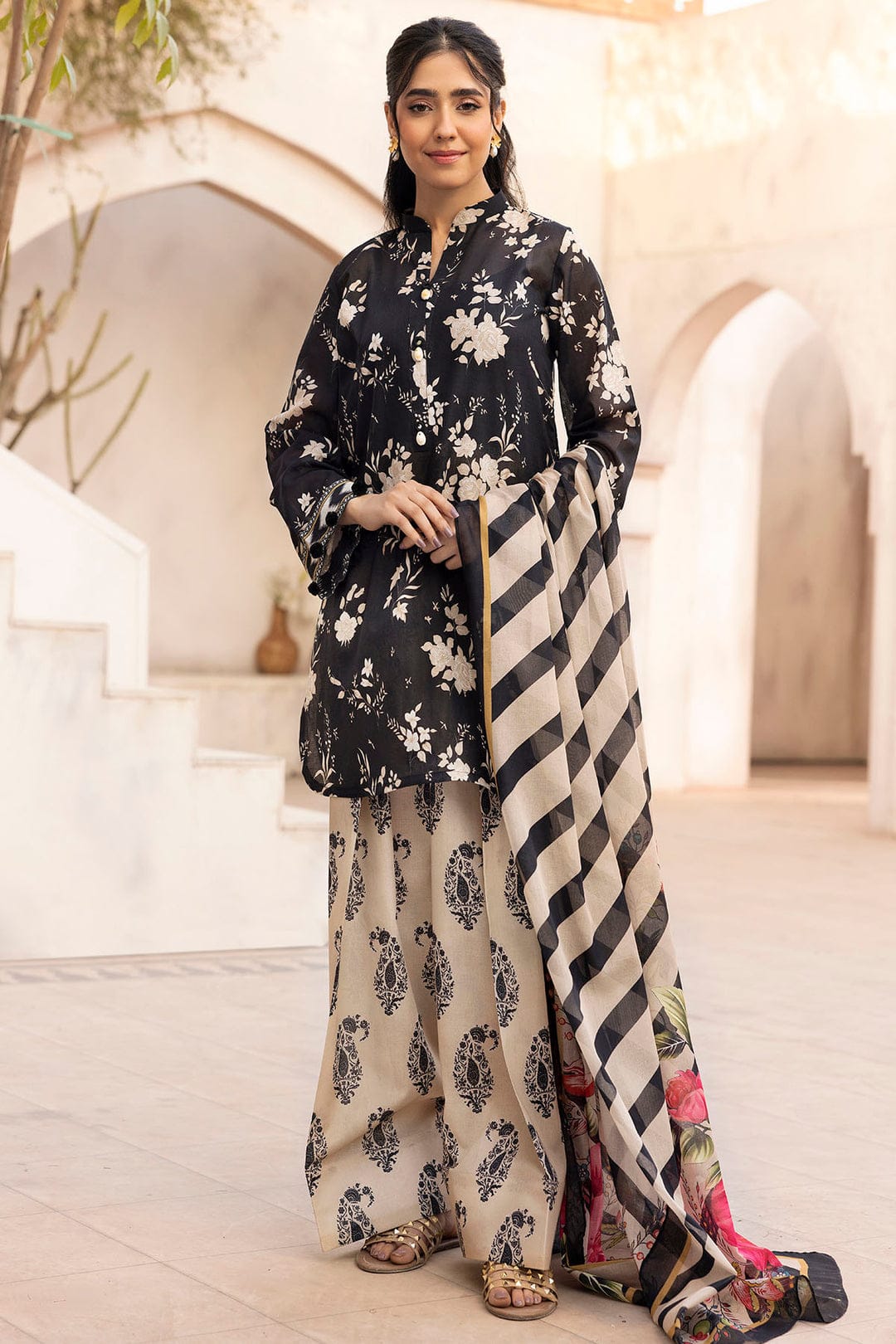 Uznau Lawn Three Piece Suit UZ-LWN-BLK012