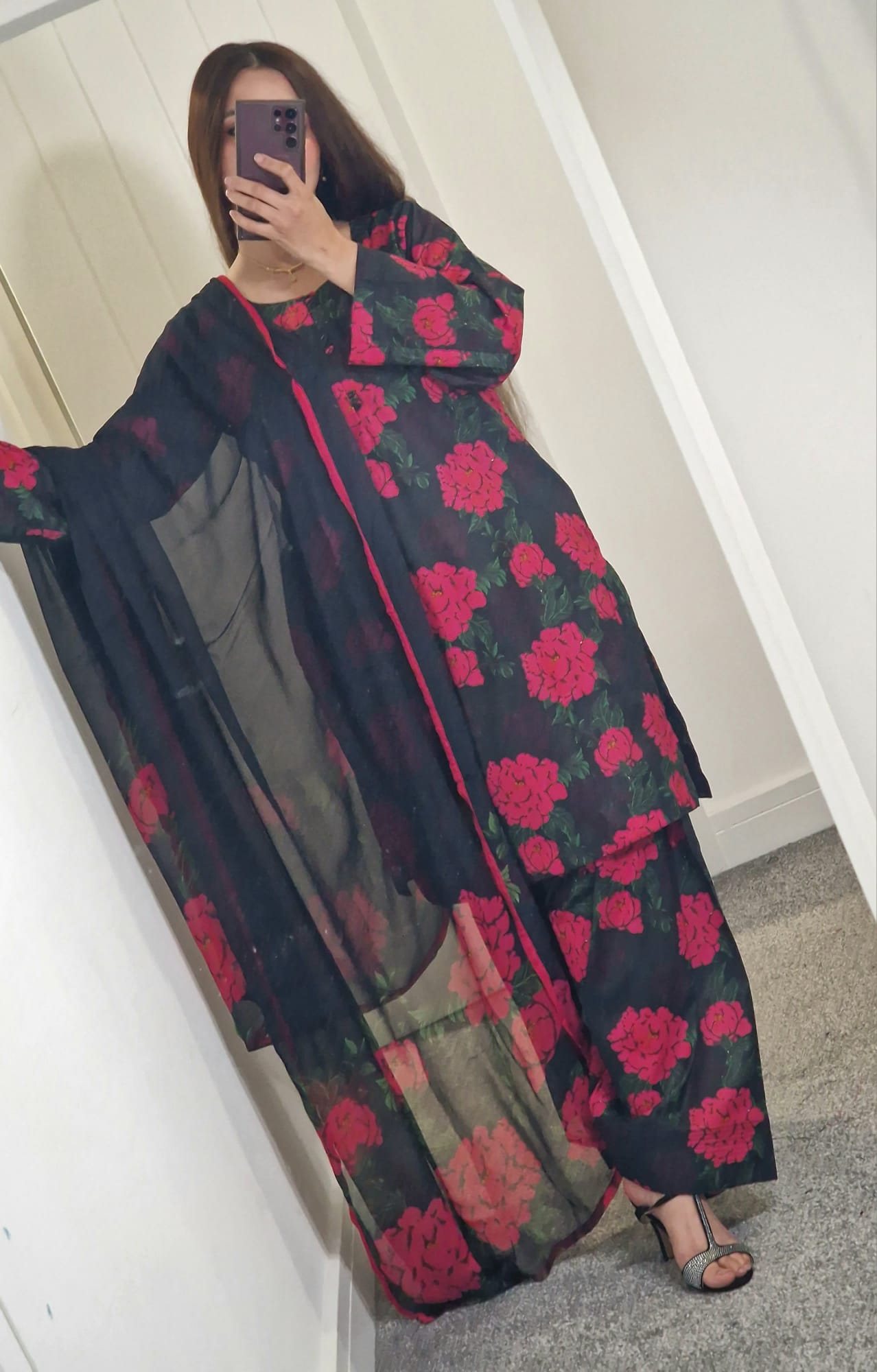 Uznau Lawn Three Piece Suit With Farshi Shalwar UZ-LWN-BLK016