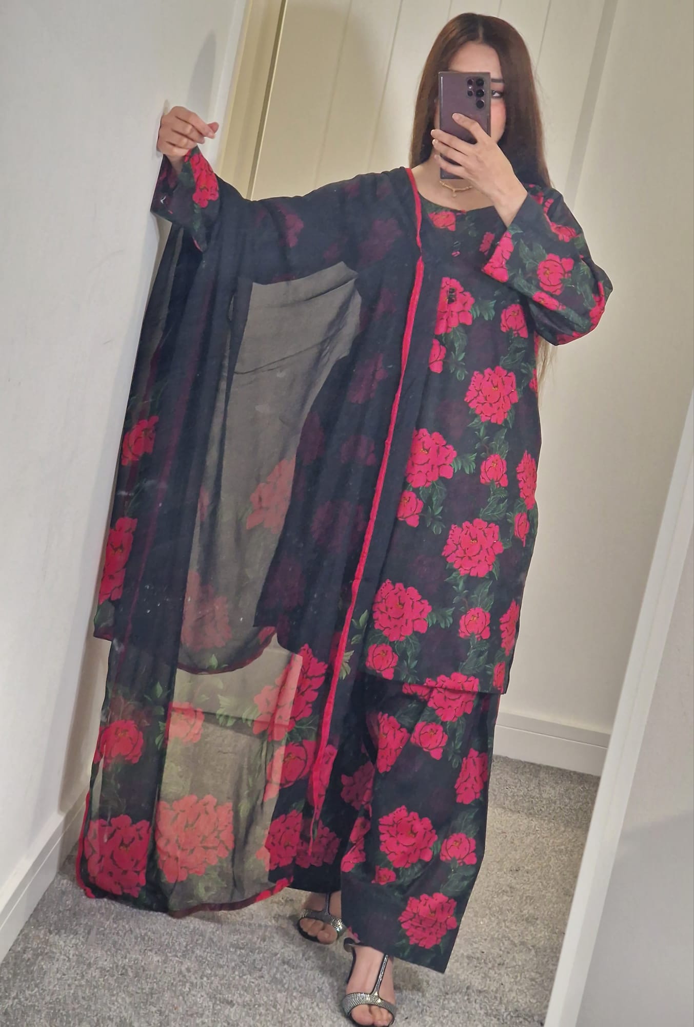 Uznau Lawn Three Piece Suit With Farshi Shalwar UZ-LWN-BLK016