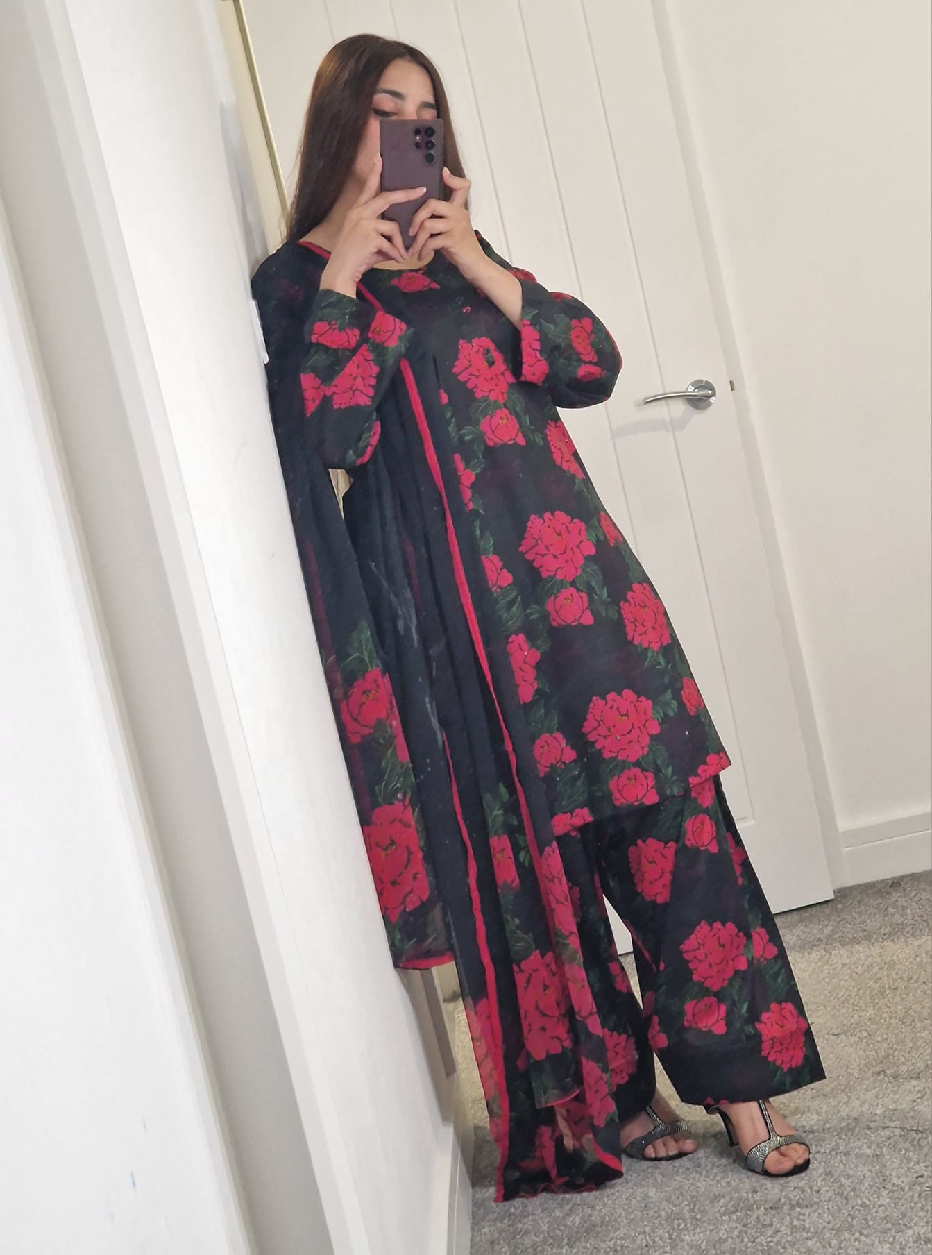 Uznau Lawn Three Piece Suit With Farshi Shalwar UZ-LWN-BLK016