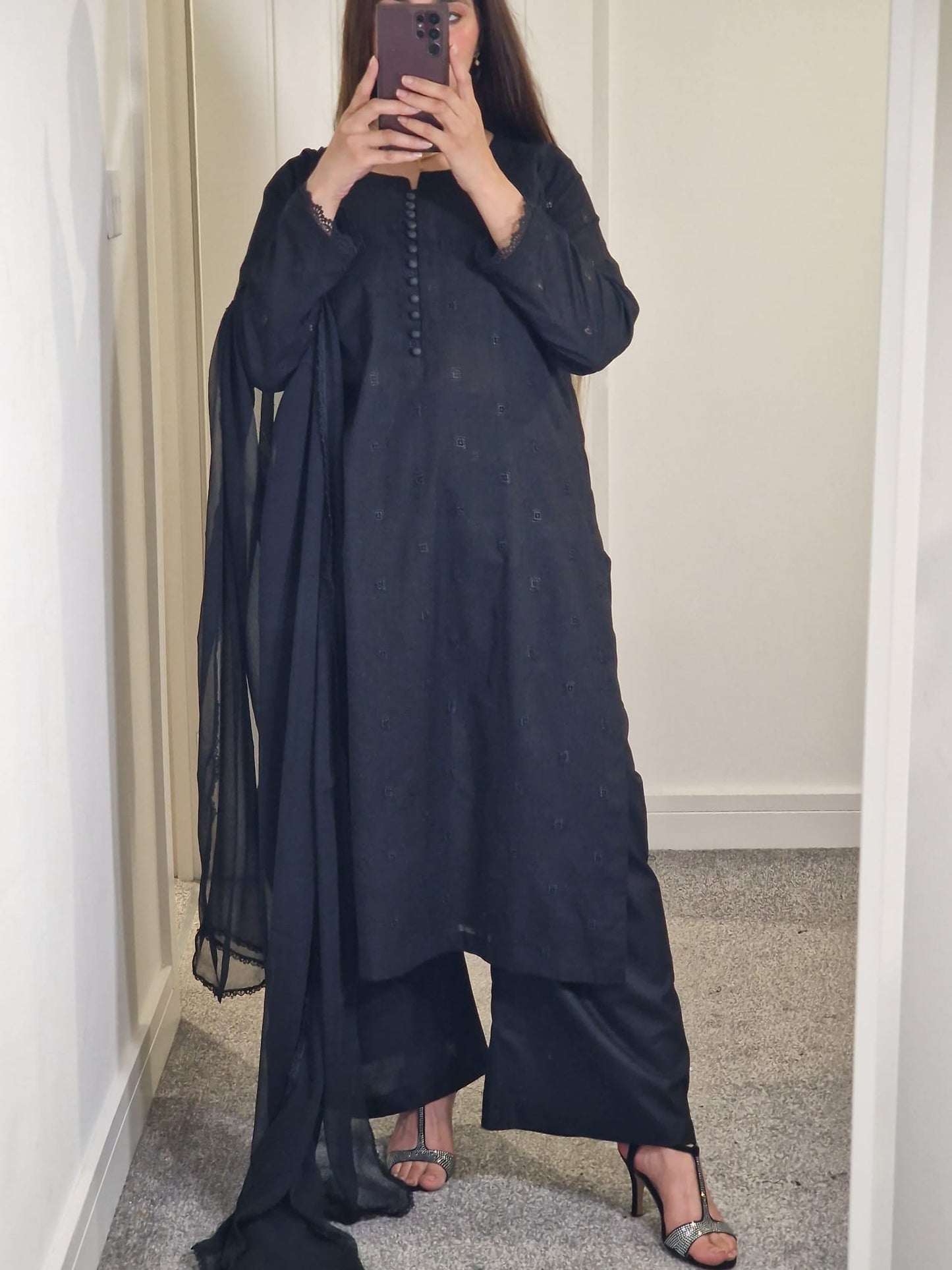 Uznau Chikenkari Lawn Three Piece Suit UZ-LWN-BLK01