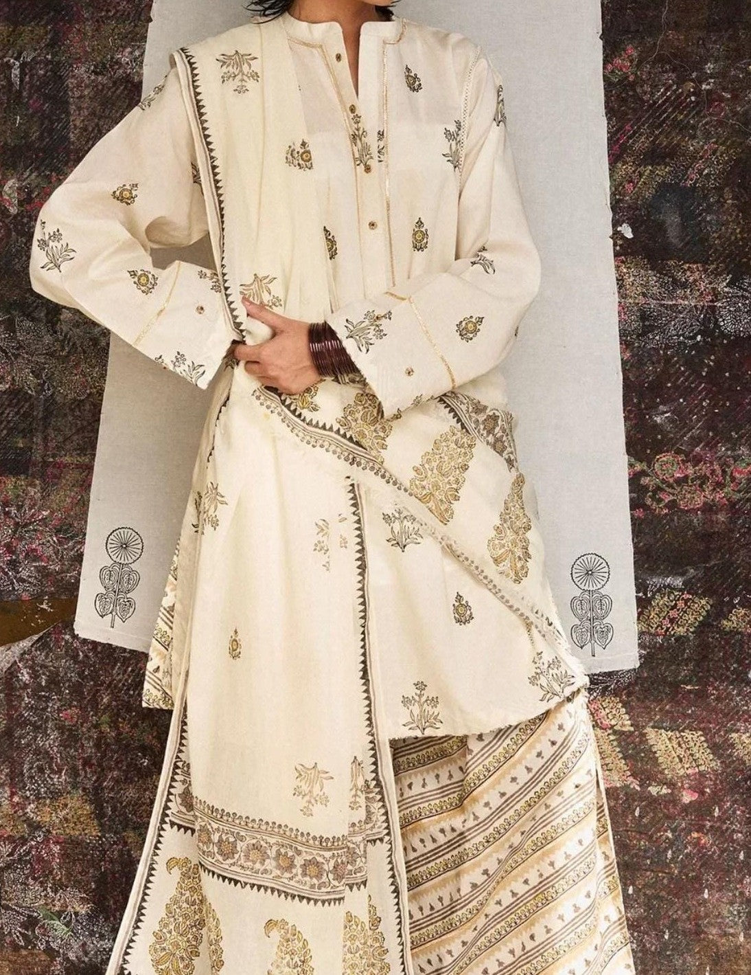 Uznau Lawn Three Piece Suit With Farshi Shalwar UZ-LWN-WHT07