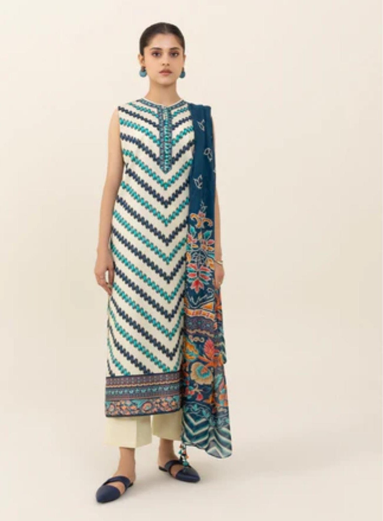 Sapphire Lawn Three Piece Suit With Chifoon Dupatta SP-LWN-WHT05