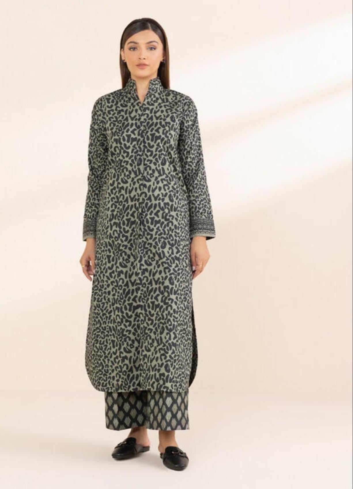 Sapphire Lawn Three Piece Suit With Chiffon Duppat SP-LWN-BLK012