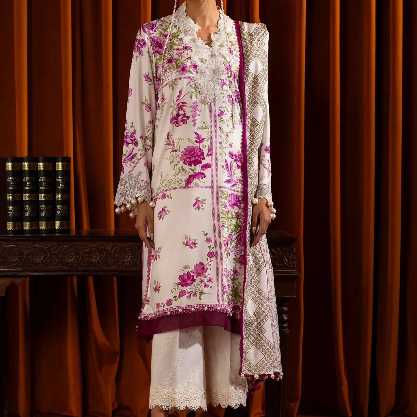Sana Safinaz Embroided Linen Three Piece Suit SF-LNN-PNK03