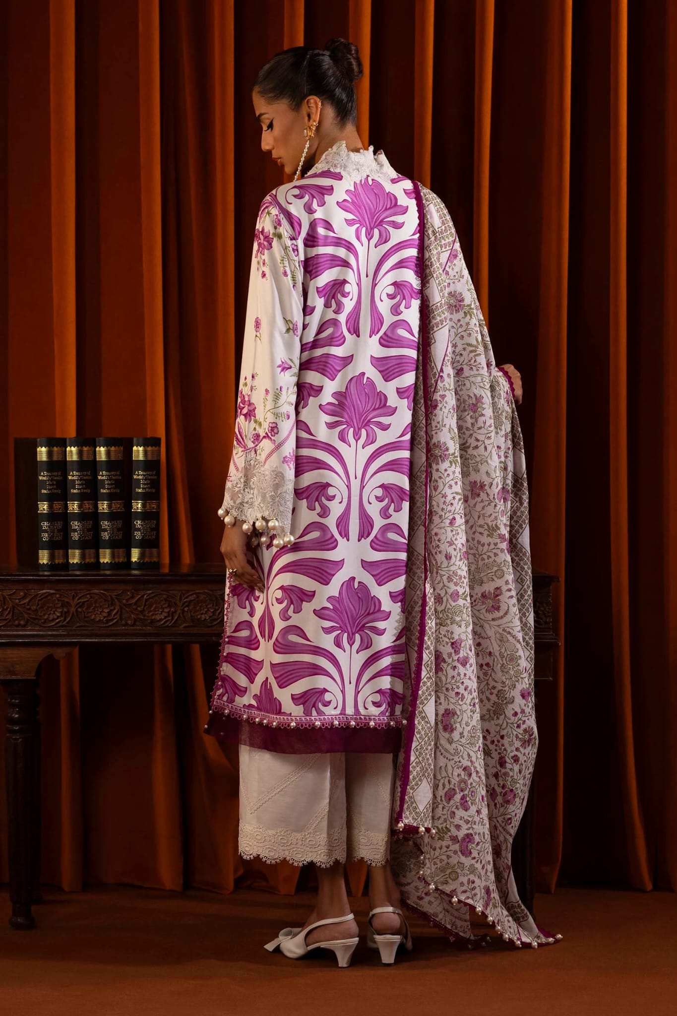 Sana Safinaz Embroided Linen Three Piece Suit SF-LNN-PNK03