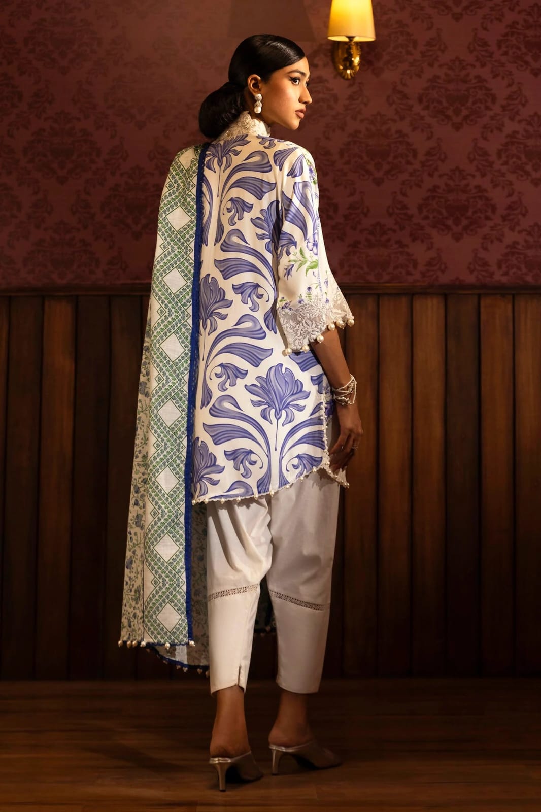 Sana Safinaz Embroided Linen Three Piece Suit SF-LNN-BLU01