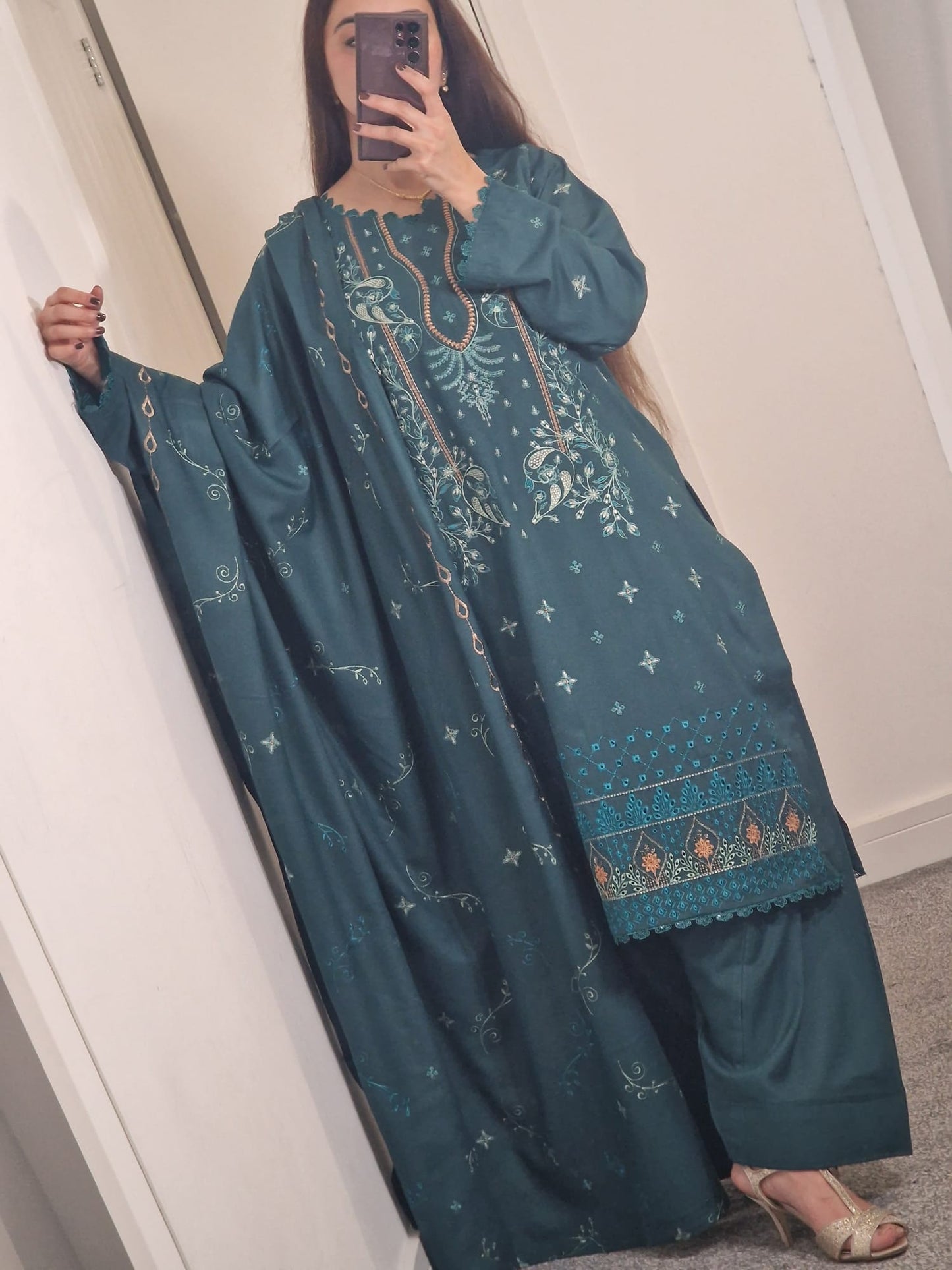 Uznau Embroidered Marina Linen Three Piece Suit UZ-MR-GR010