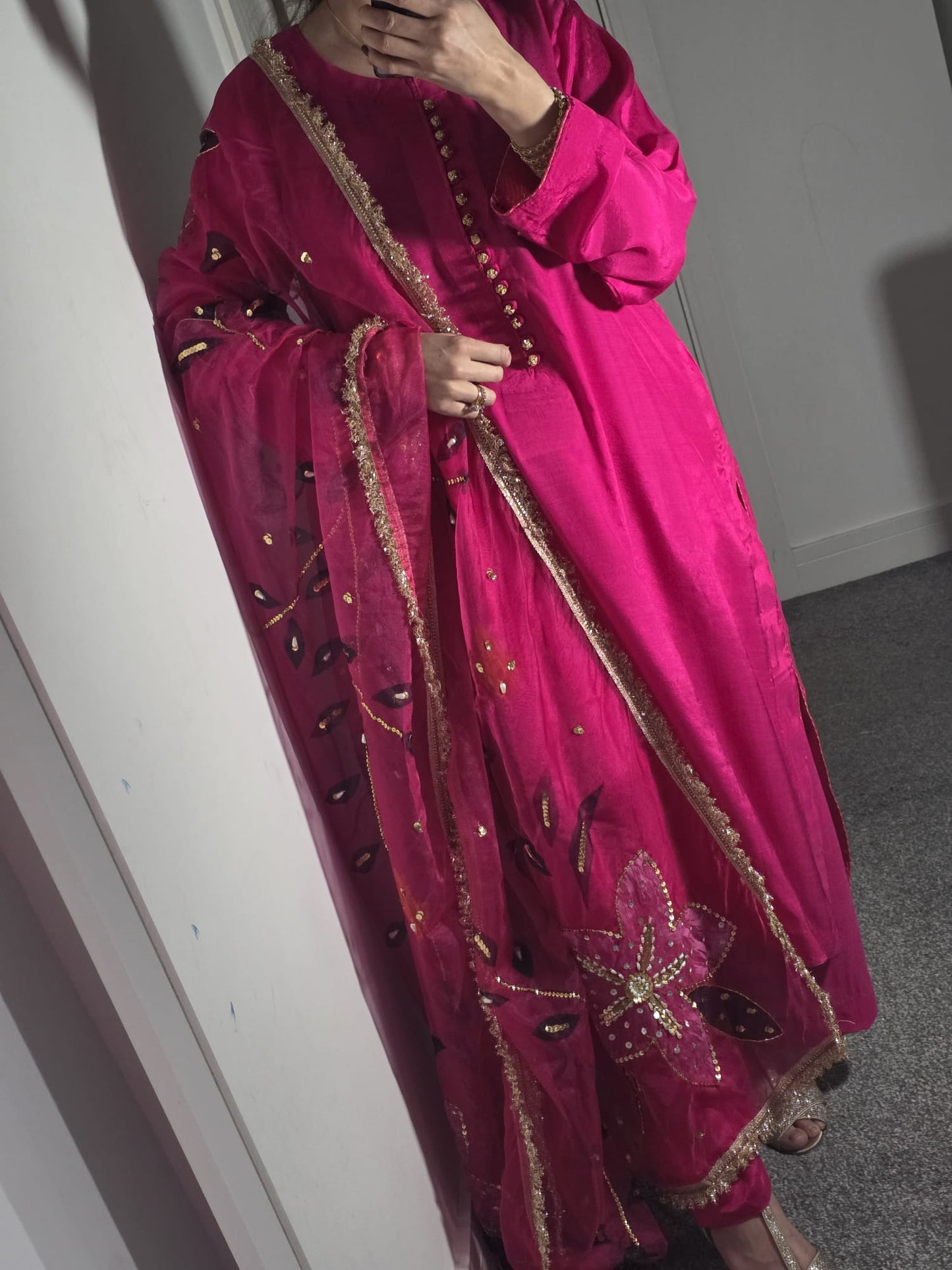 Uznau Silk Three Piece Suit With Hand Painted Organza Dupatta UZ-SLK-PNK02