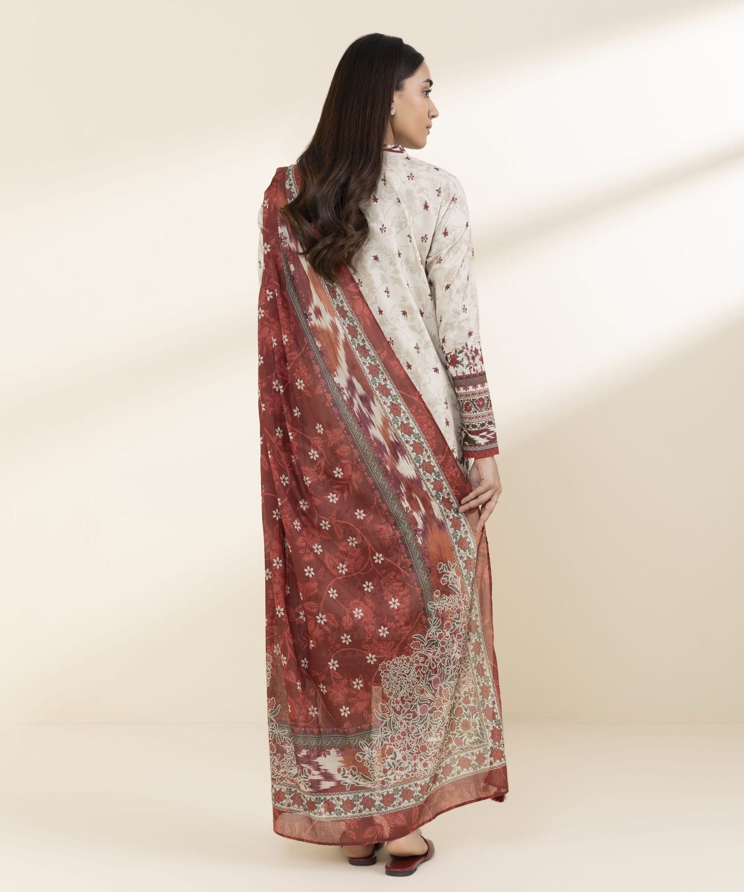 Sapphire Printed Lawn Three Piece Suit SP-LWN-WHT010