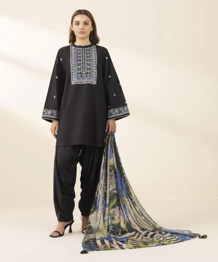 Sapphire Embroidered Lawn Three Piece Suit With Farshi Shalwar SP-LWN-BLK024