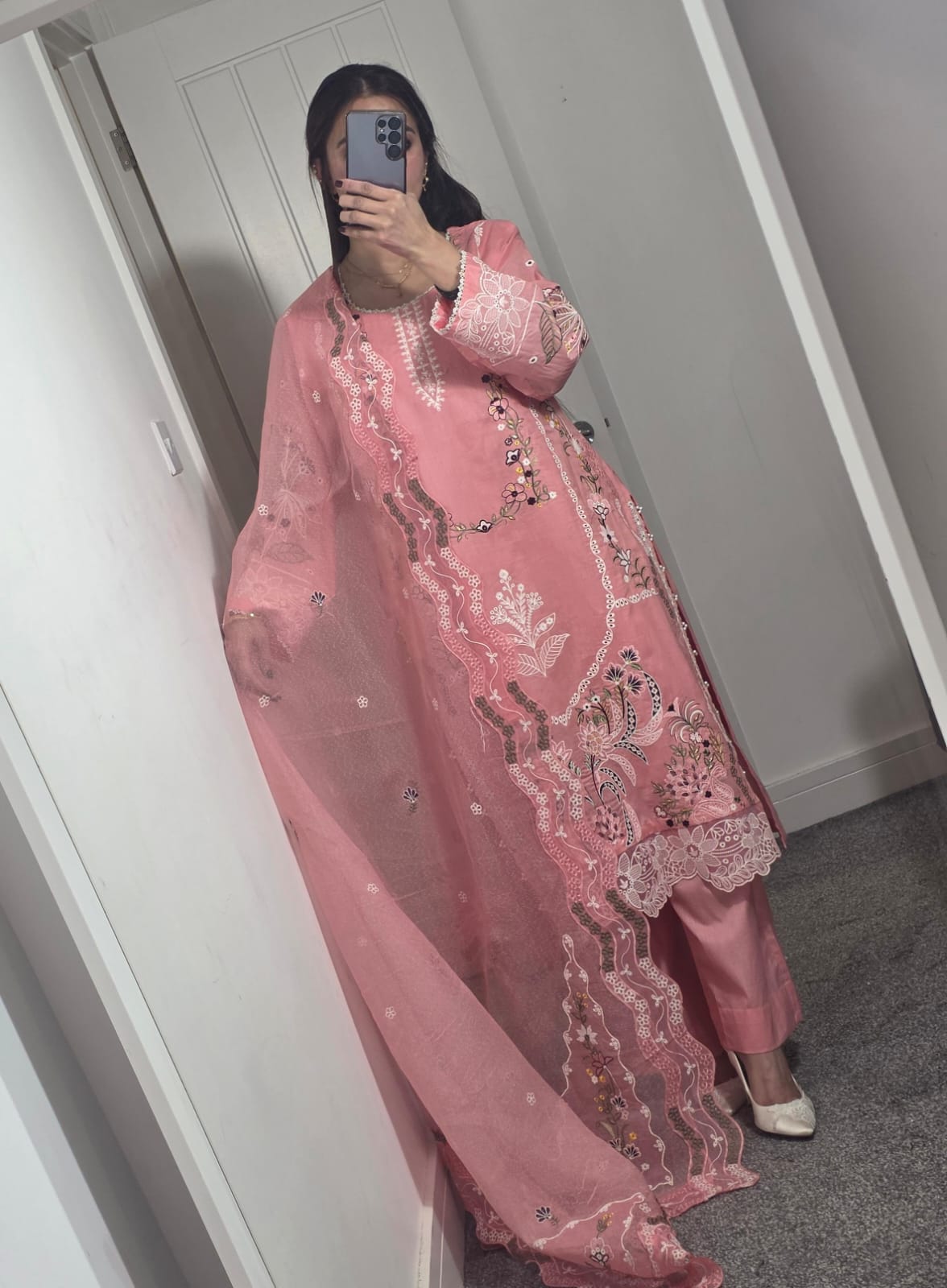 Uznau Embroidered Lawn Three Piece Suit UZ-LWN-PNK012