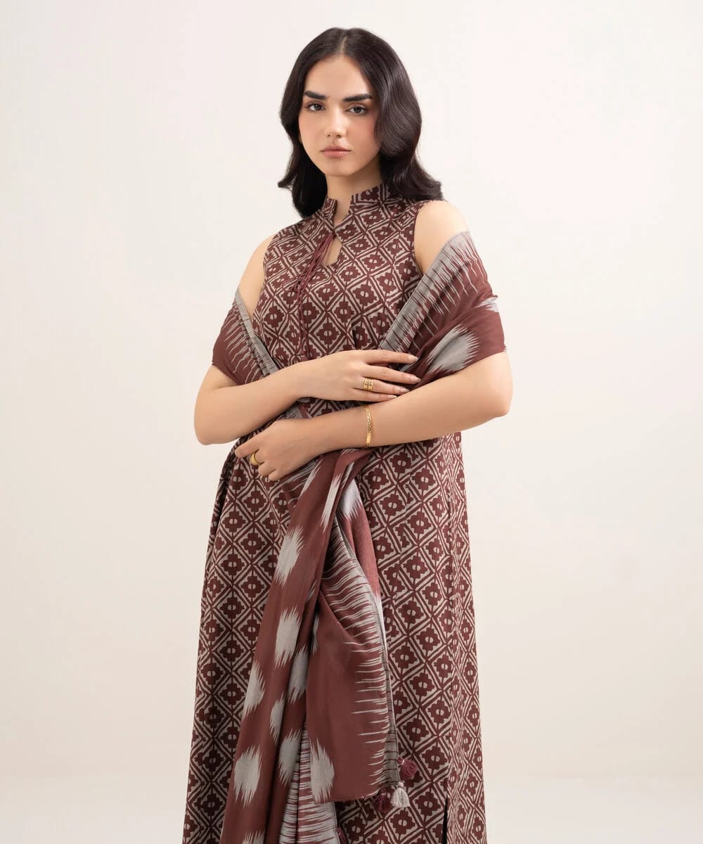 Sapphire Printed Lawn Three Piece Suit SP-LWN-MR01