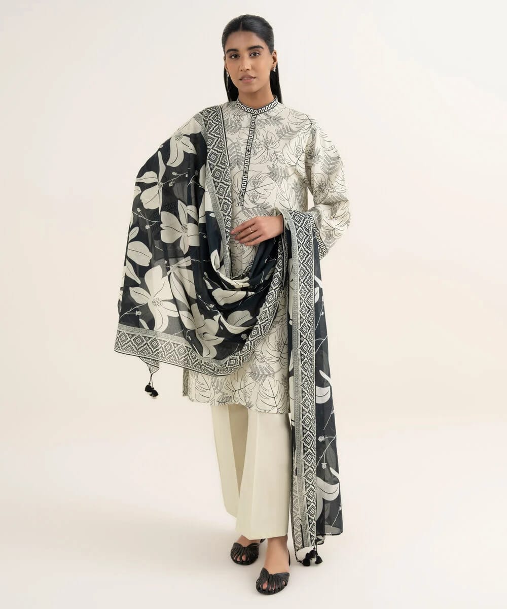 Sapphire Printed Lawn Three Piece Suit SP-LWN-WHT012