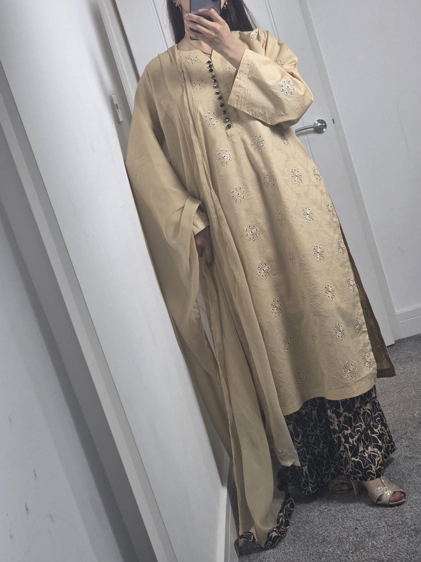 Uznau Embroidered Lawn Three Piece Suit UZ-LWN-BR08