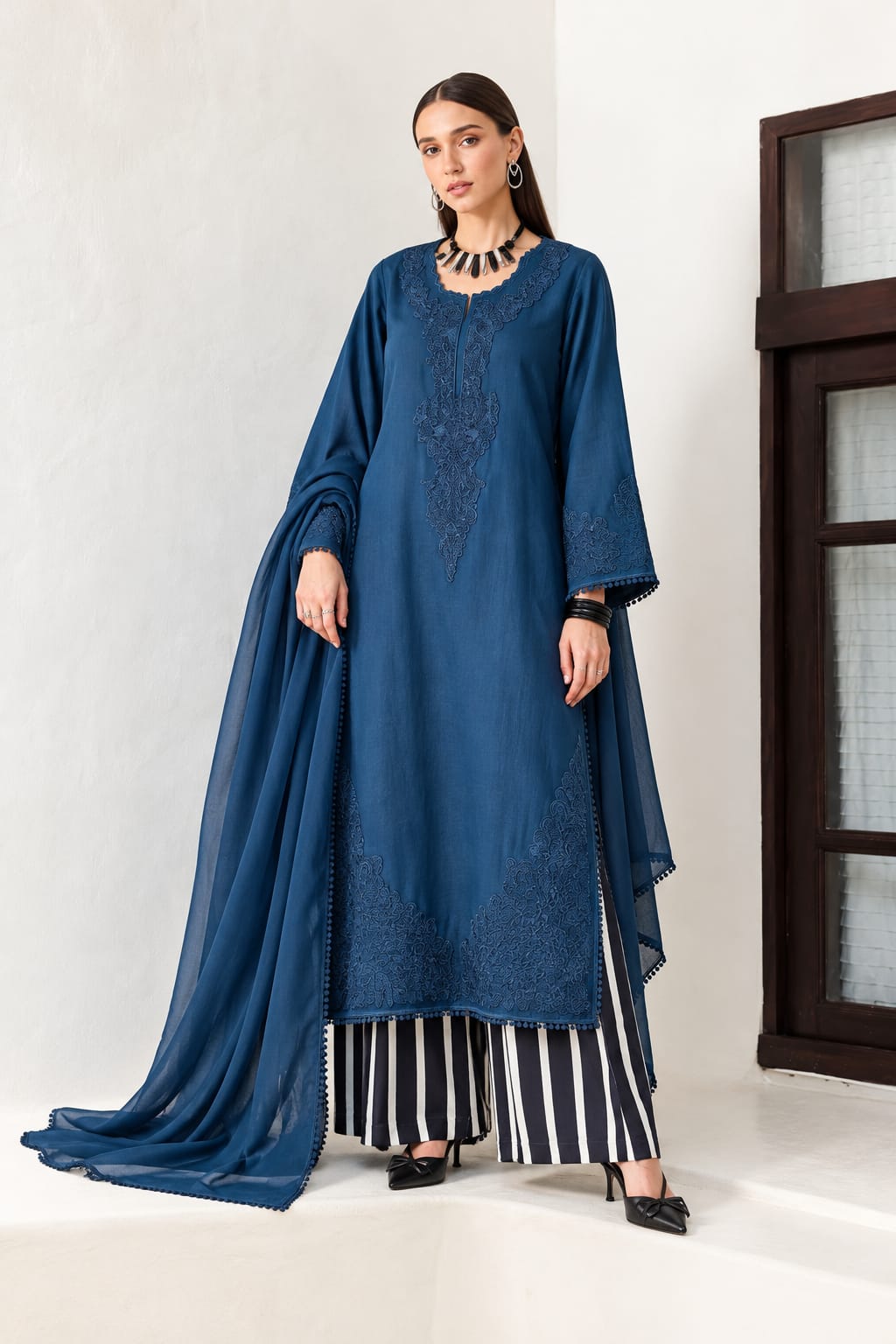 Uznau Winter Linen Three Piece Suit UZ-LNN-FR04