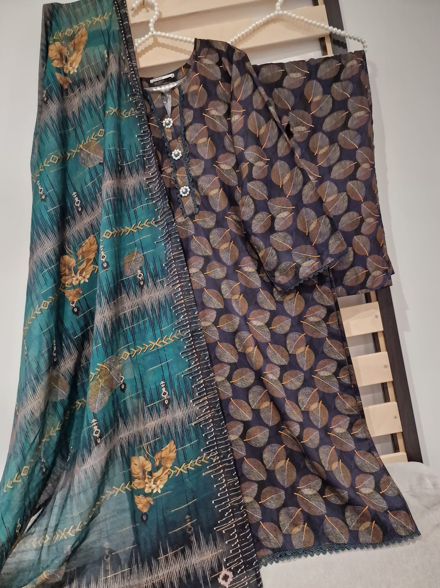 Uznau Linen Three Piece Suit With Chifoon Dupatta UZ-LNN-BLK08