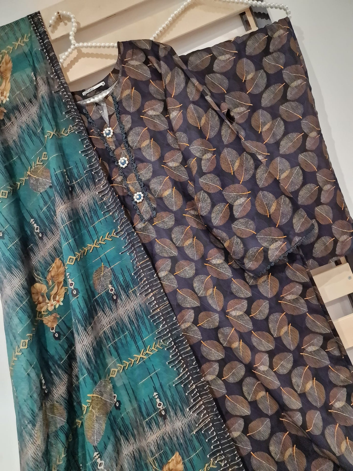 Uznau Linen Three Piece Suit With Chifoon Dupatta UZ-LNN-BLK08