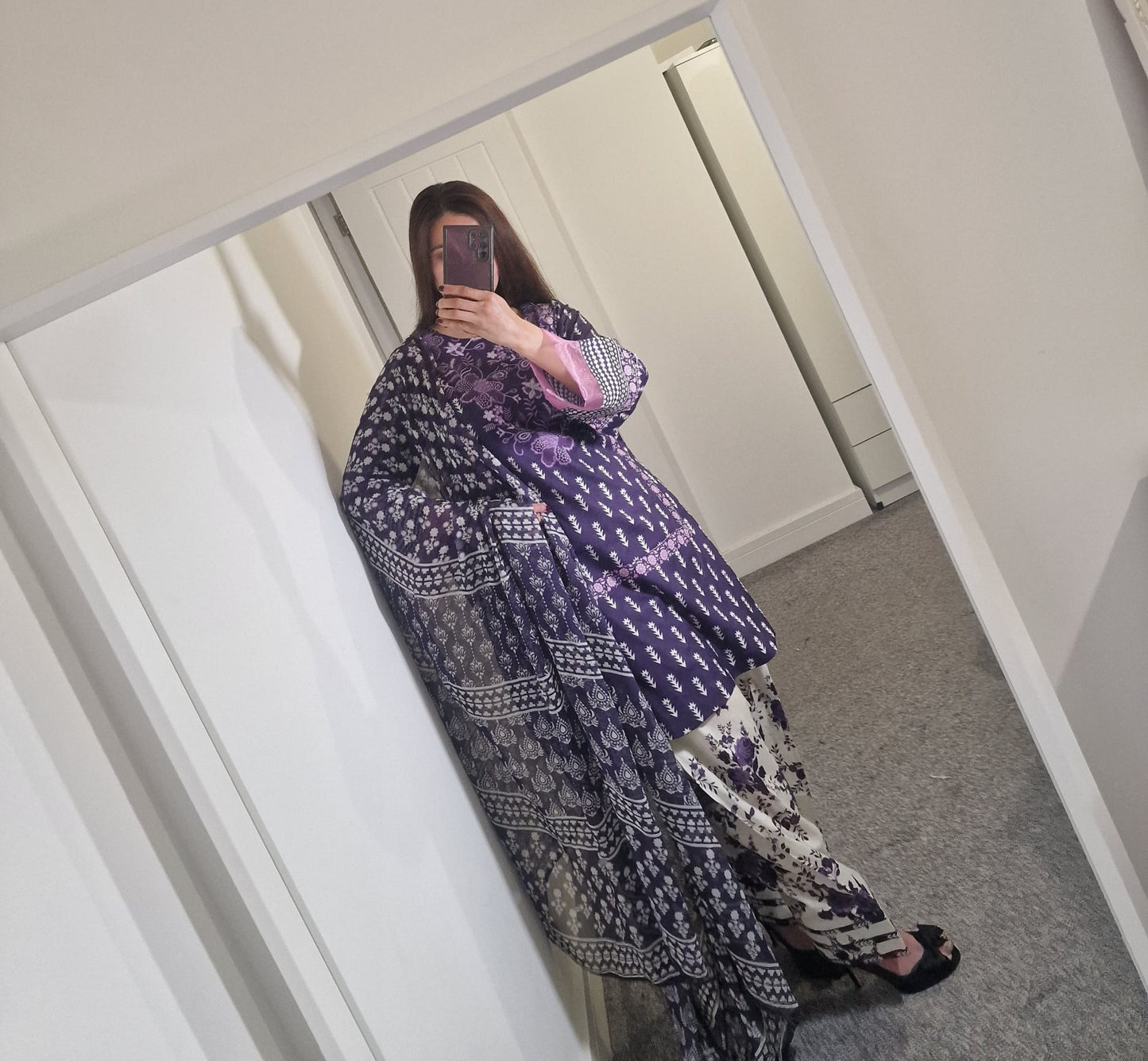 Uznau Summer Lawn Tailor Stitched Suit With Bamber Chifoon Dupatta UZ-LWN-PRP01