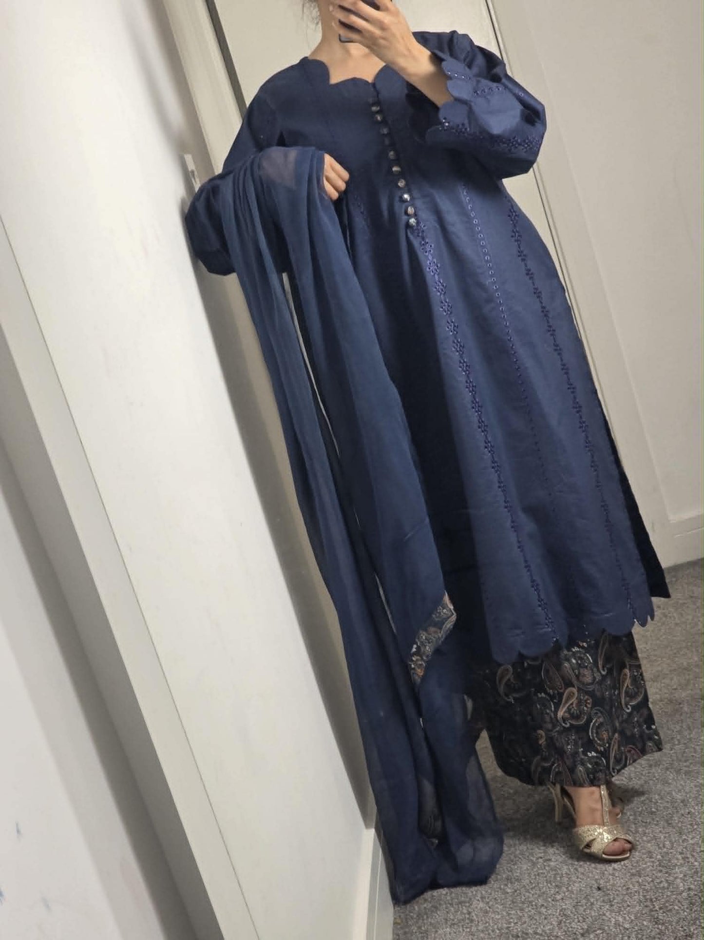 Uznau Embroidered Lawn Three Piece Suit UZ-LWN-BLU022