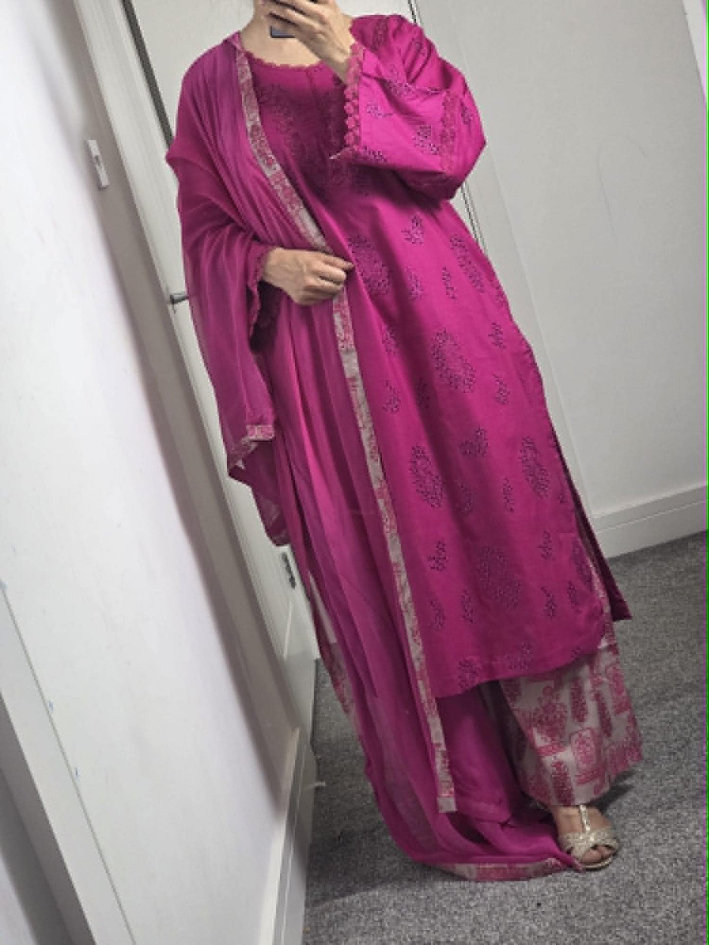 Uznau Embroidered Lawn Three Piece Suit UZ-LWN-PNK021