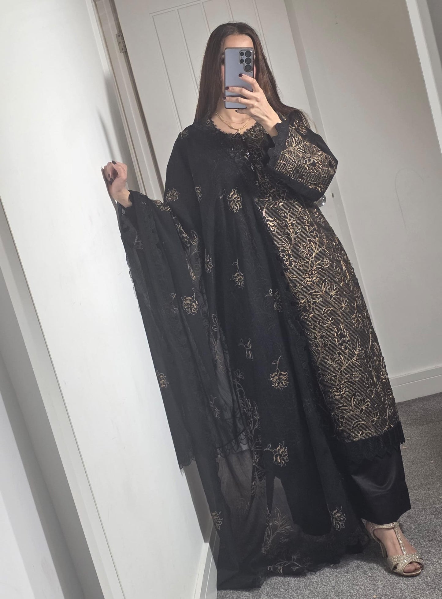 Uznau Embroidered Lawn Three Piece Suit UZ-LWN-BR07