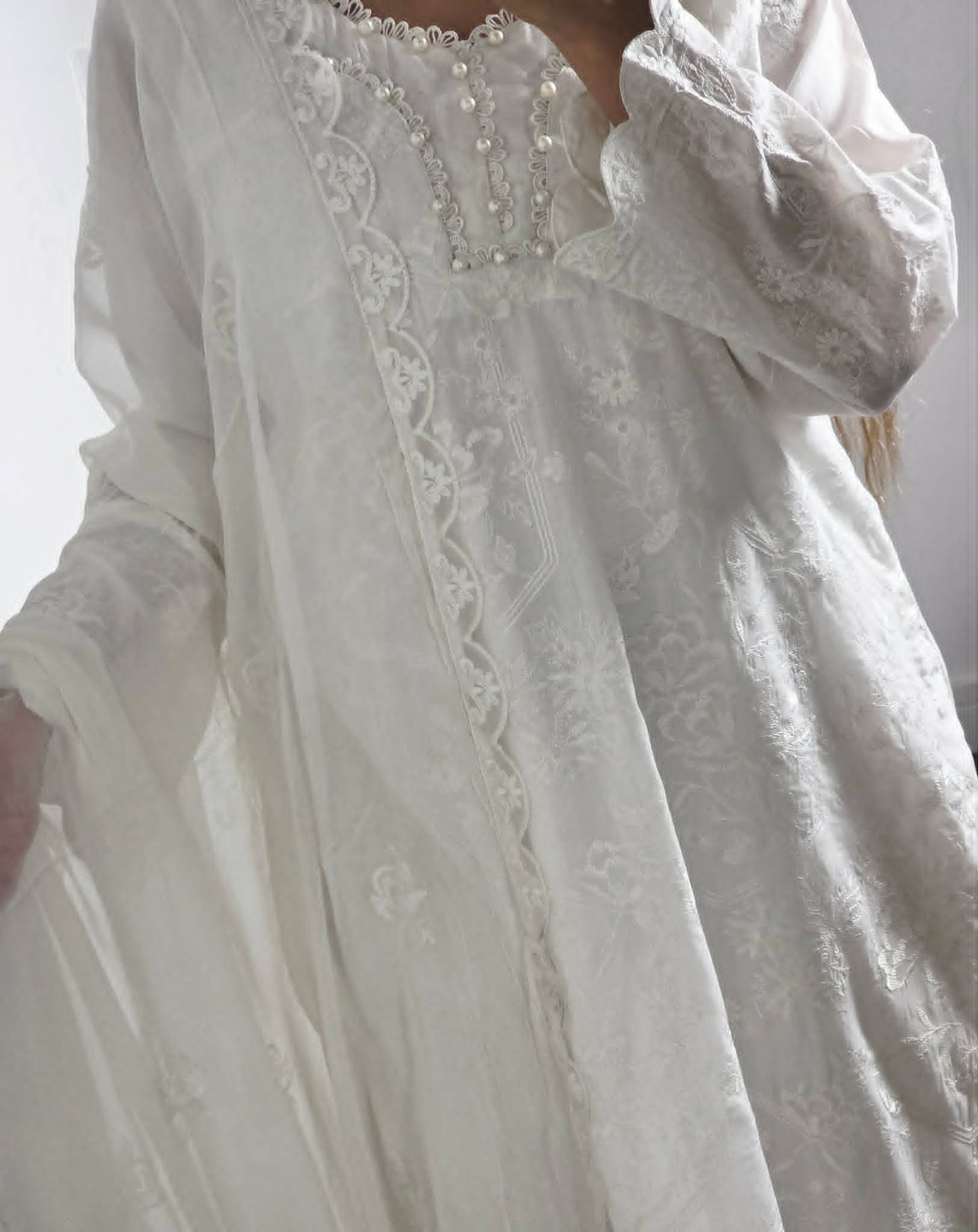 Uznau Embroidered Lawn Three Piece Suit UZ-LWN-WHT018