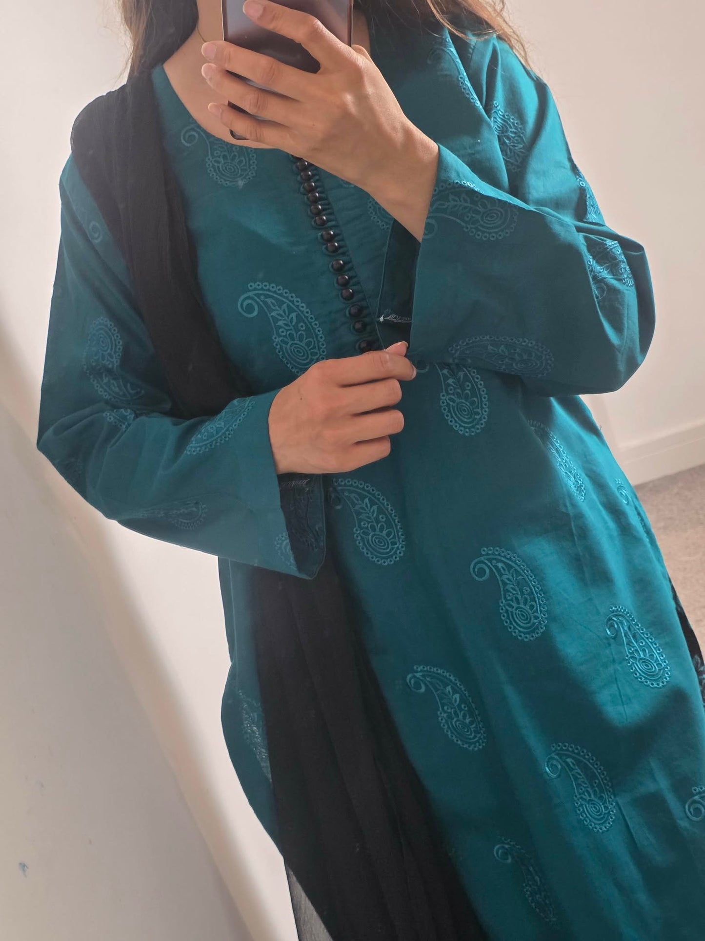 Uznau Embroided Lawn Three Piece Suit UZ-LWN-TL02