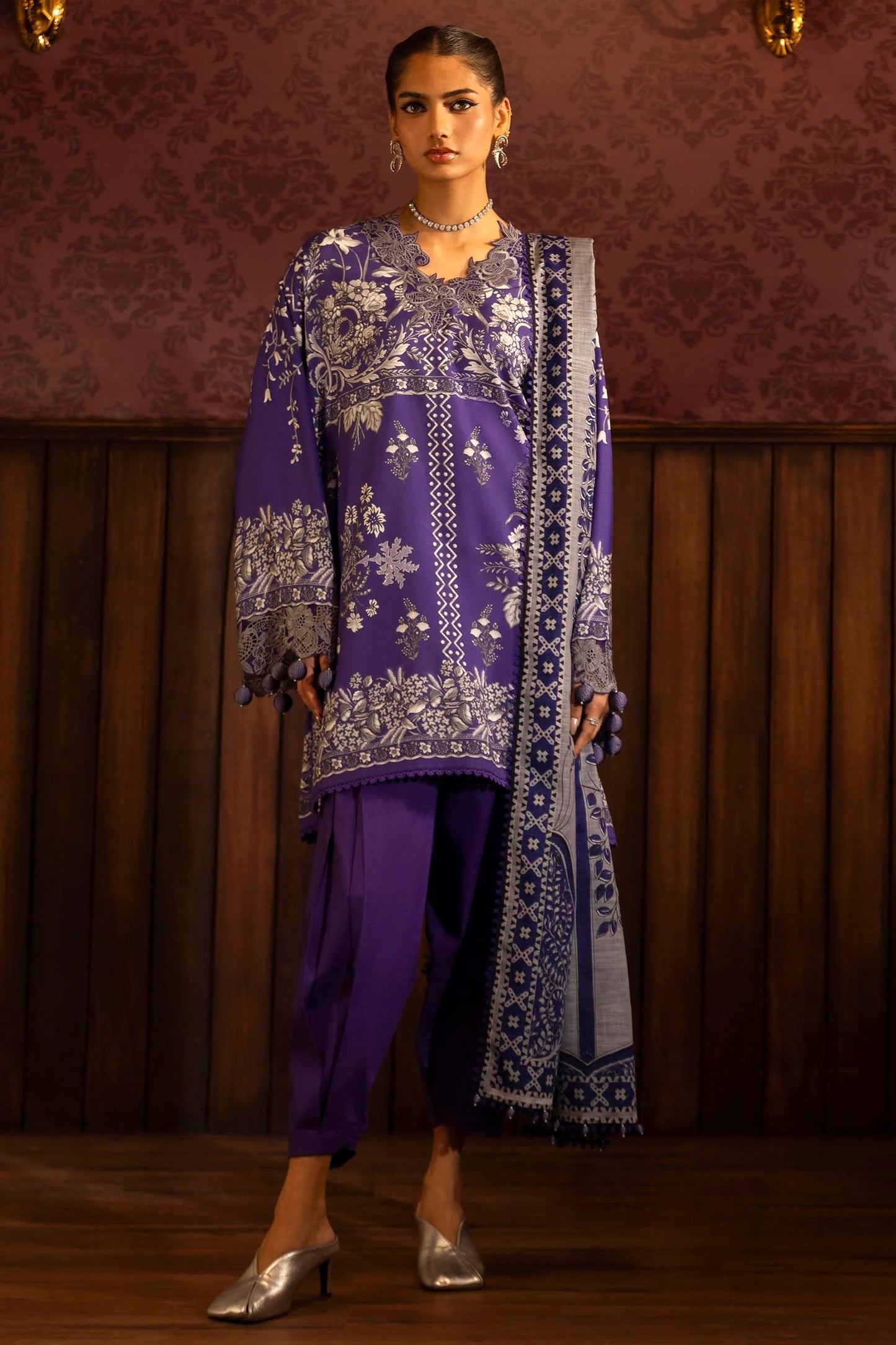 Sana Safinaz Embroided Linen Three Piece Suit SF-LNN-PRP01