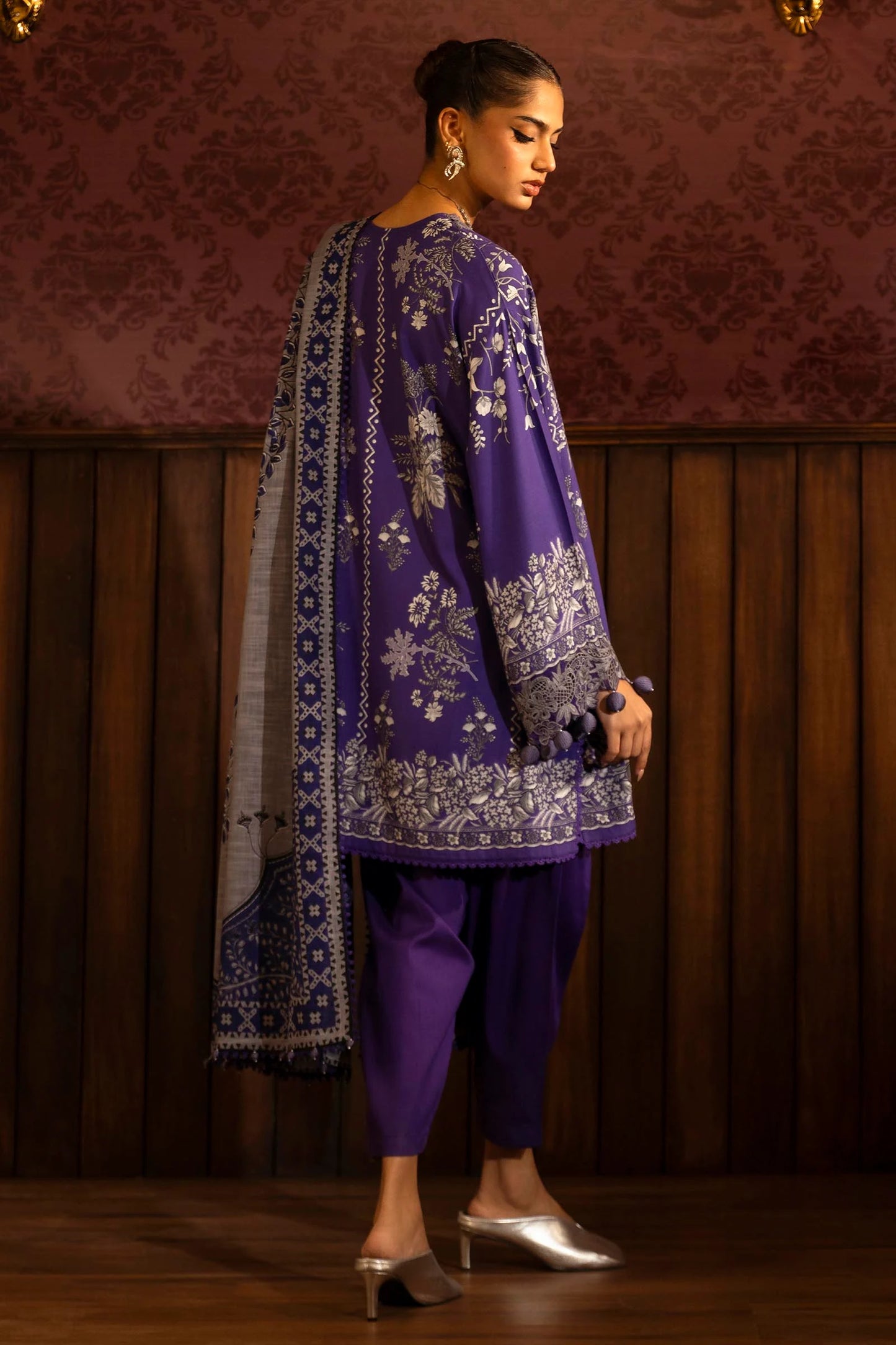 Sana Safinaz Embroided Linen Three Piece Suit SF-LNN-PRP01