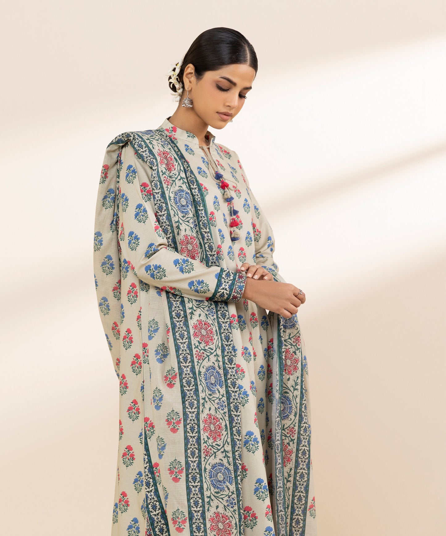 Sapphire Printed Lawn Three Piece Suit SP-LWN-WHT09