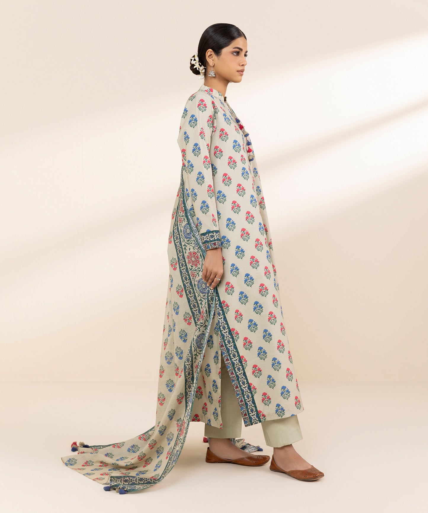 Sapphire Printed Lawn Three Piece Suit SP-LWN-WHT09