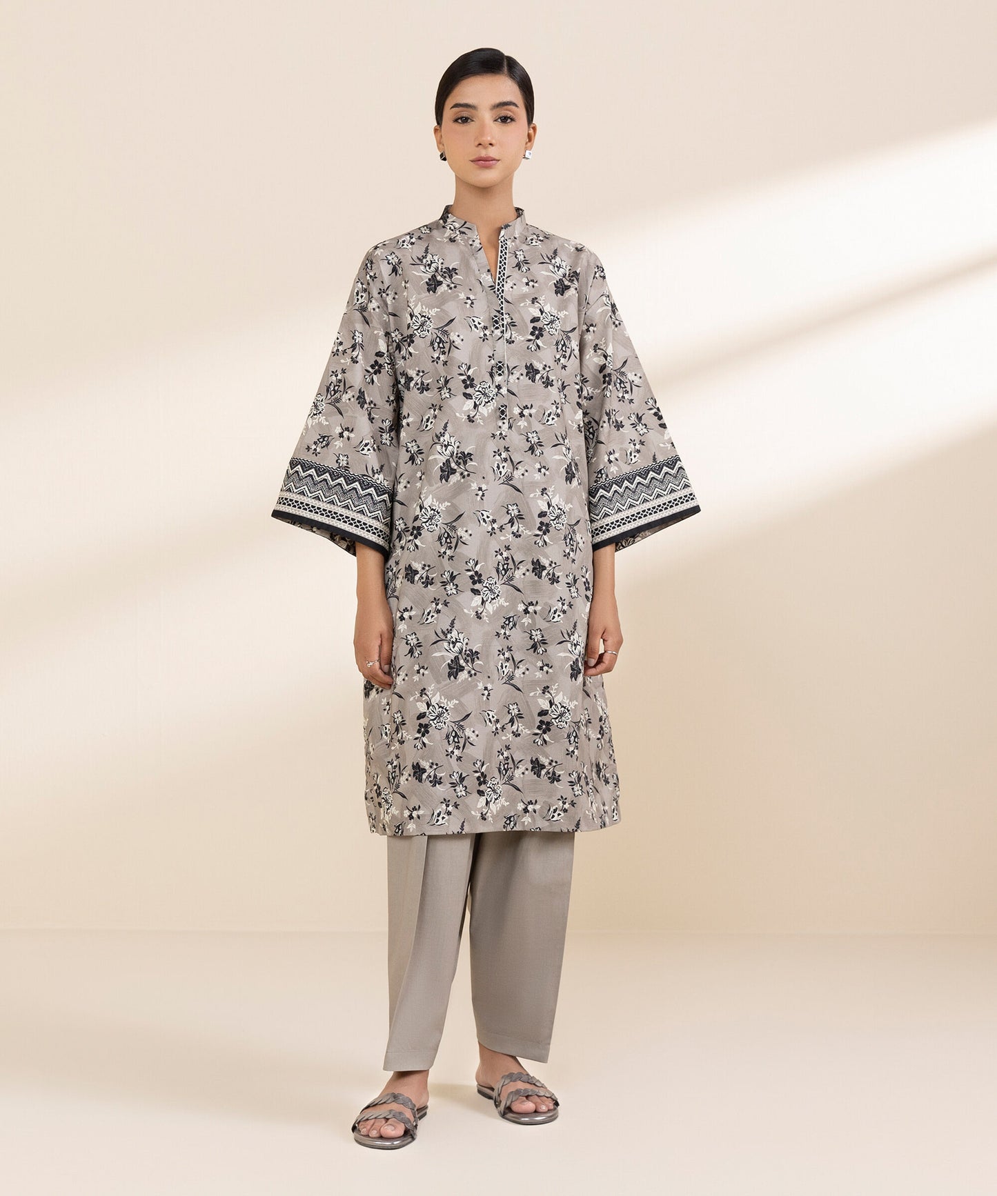 Sapphire Printed Lawn Three Piece Suit SP-LWN-GRY04