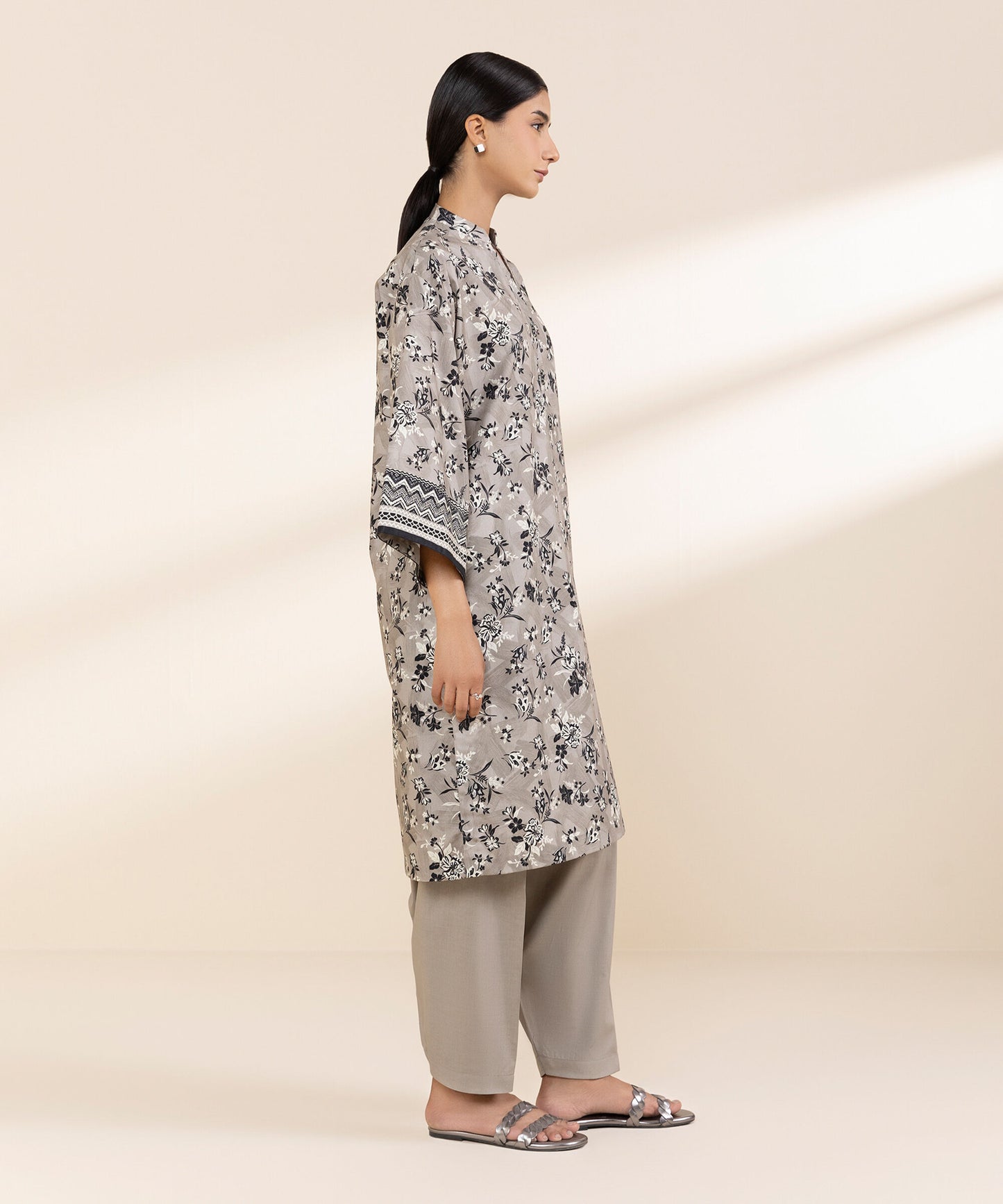 Sapphire Printed Lawn Three Piece Suit SP-LWN-GRY04
