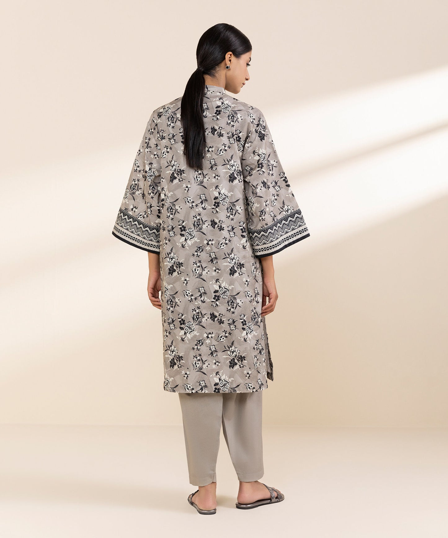 Sapphire Printed Lawn Three Piece Suit SP-LWN-GRY04