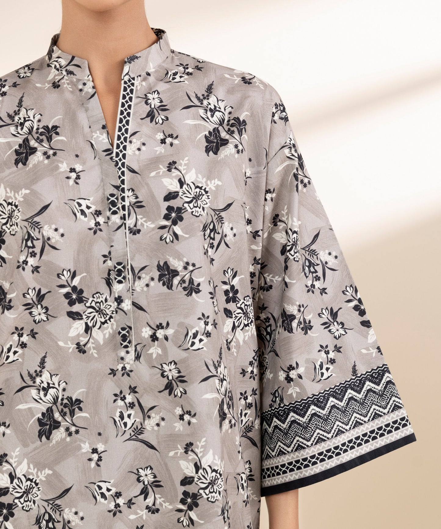 Sapphire Printed Lawn Three Piece Suit SP-LWN-GRY04
