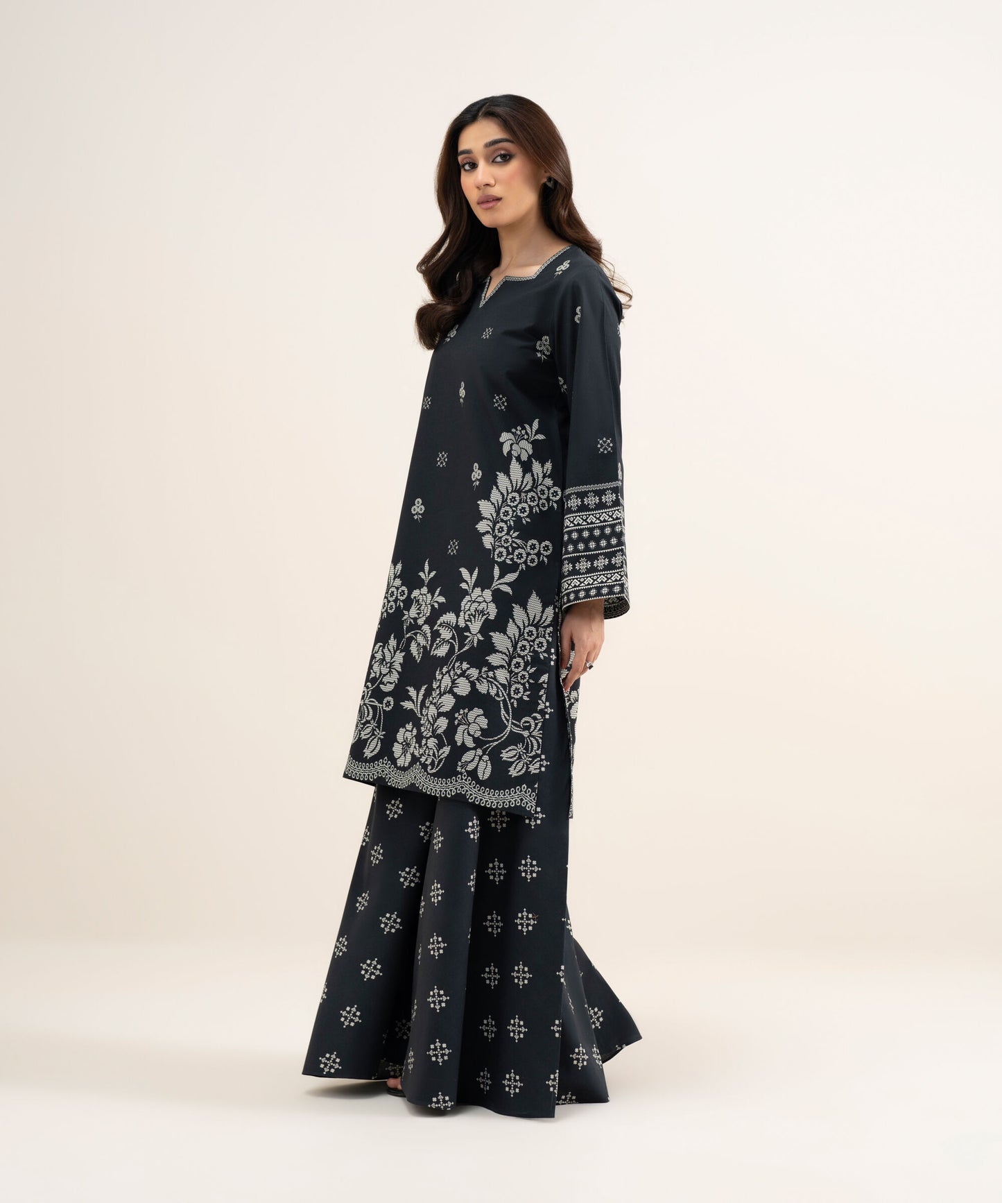 Sapphire Printed Lawn Three Piece Suit SP-LWN-BLK029