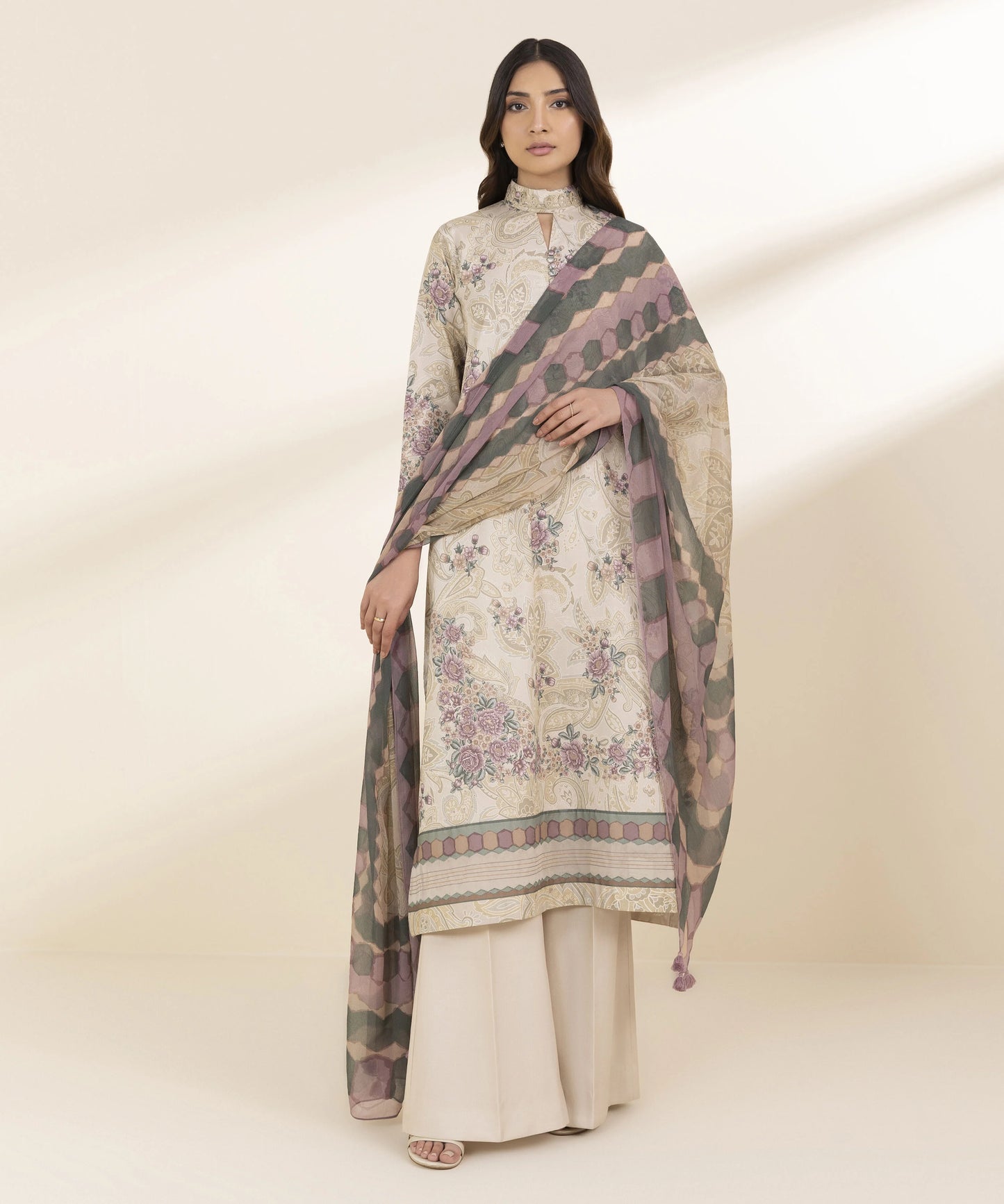 Sapphire Printed Lawn Three Piece Suit SP-LWN-WHT07