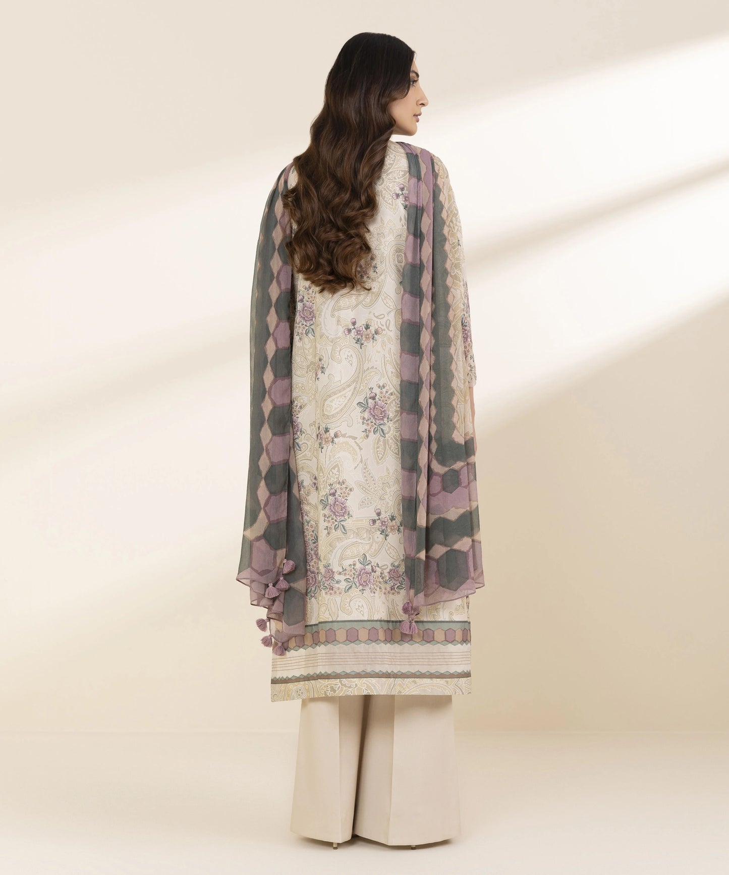 Sapphire Printed Lawn Three Piece Suit SP-LWN-WHT07