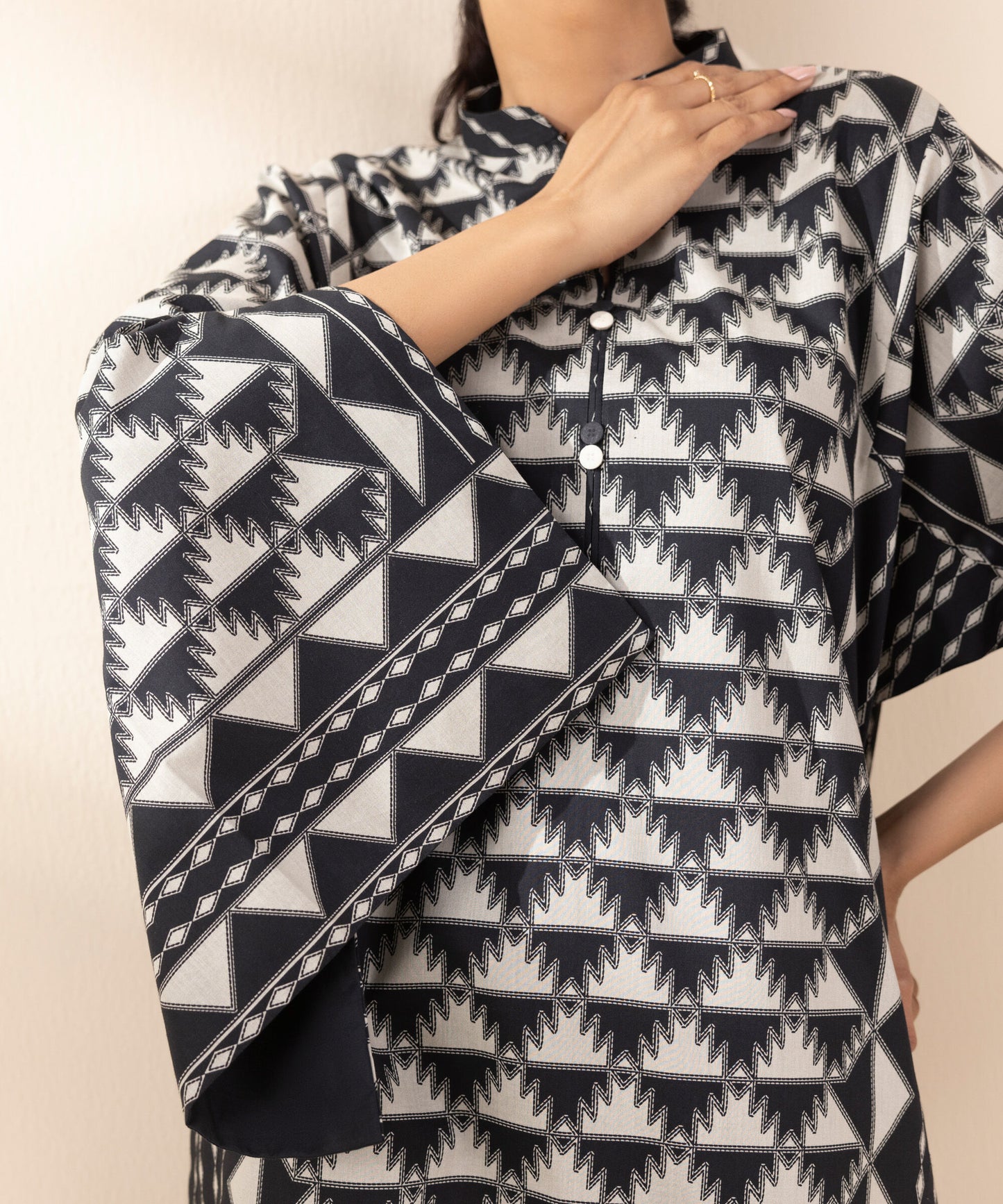 Sapphire Printed Lawn Three Piece Suit SP-LWN-BLK021
