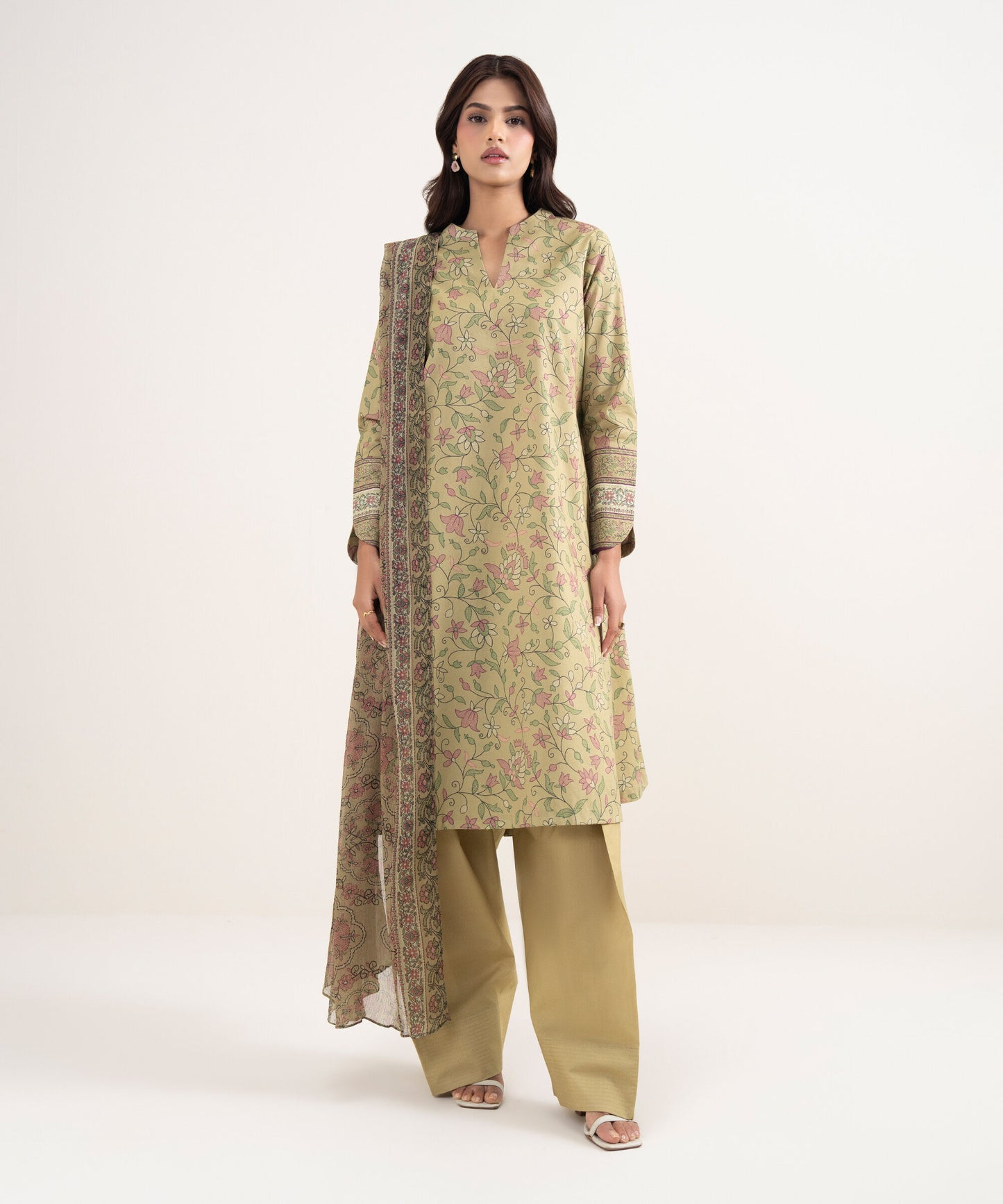 Sapphire Printed Lawn Three Piece Suit SP-LWN-MST04
