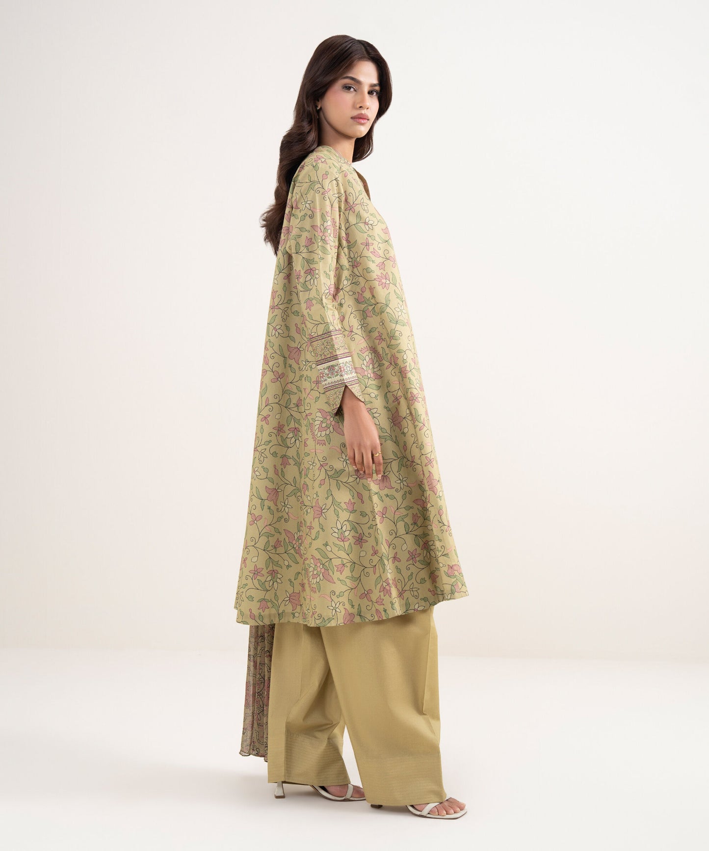 Sapphire Printed Lawn Three Piece Suit SP-LWN-MST04