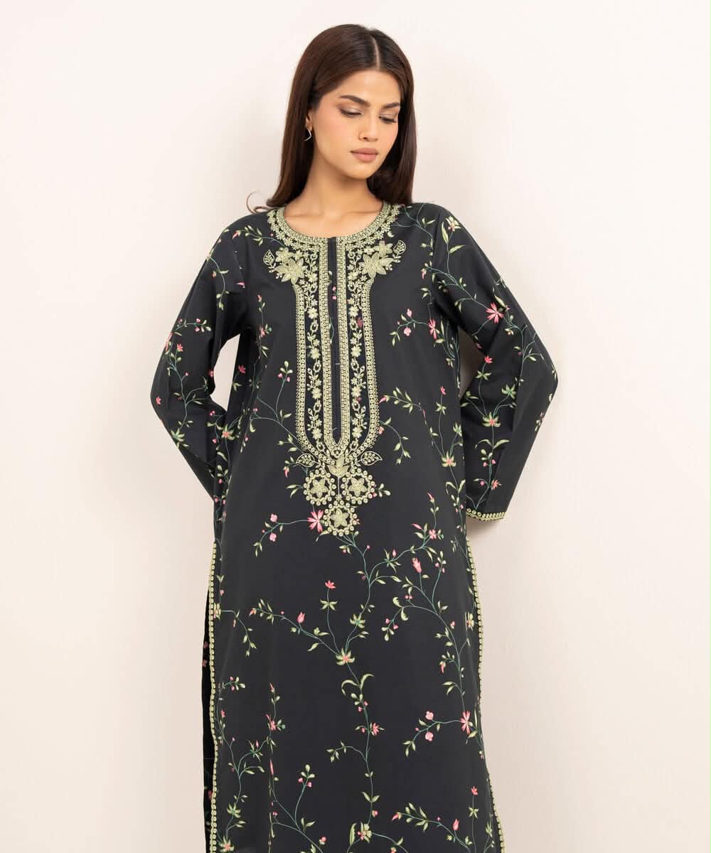 Sapphire Embroidered Lawn Three Piece Suit SP-LWN-BLK028