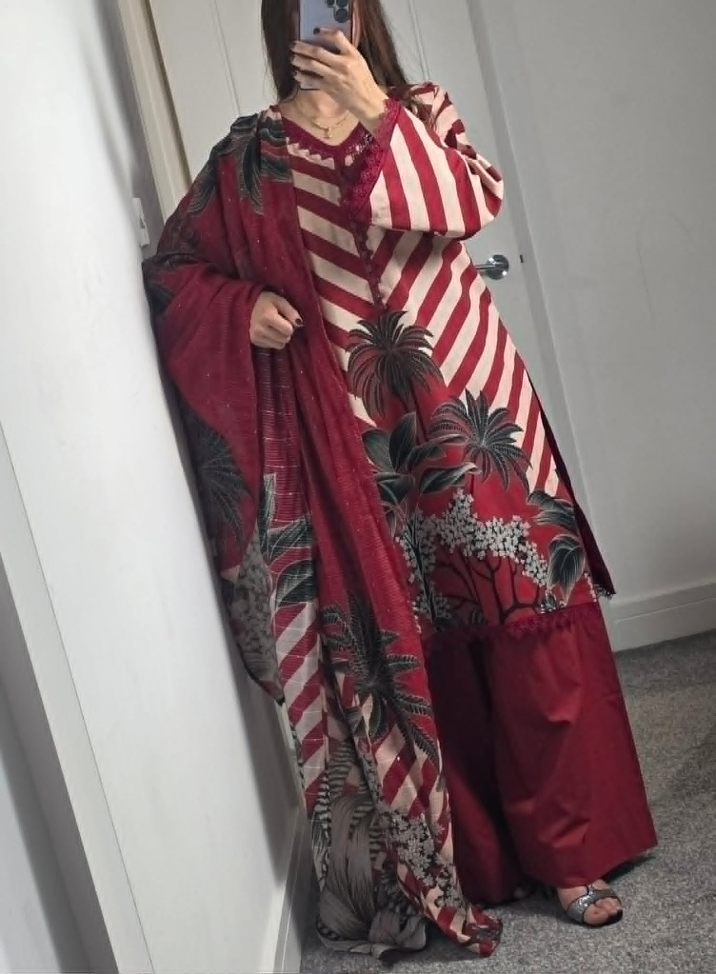 Uznau Printed Lawn Three Piece Suit UZ-LWN-RD08